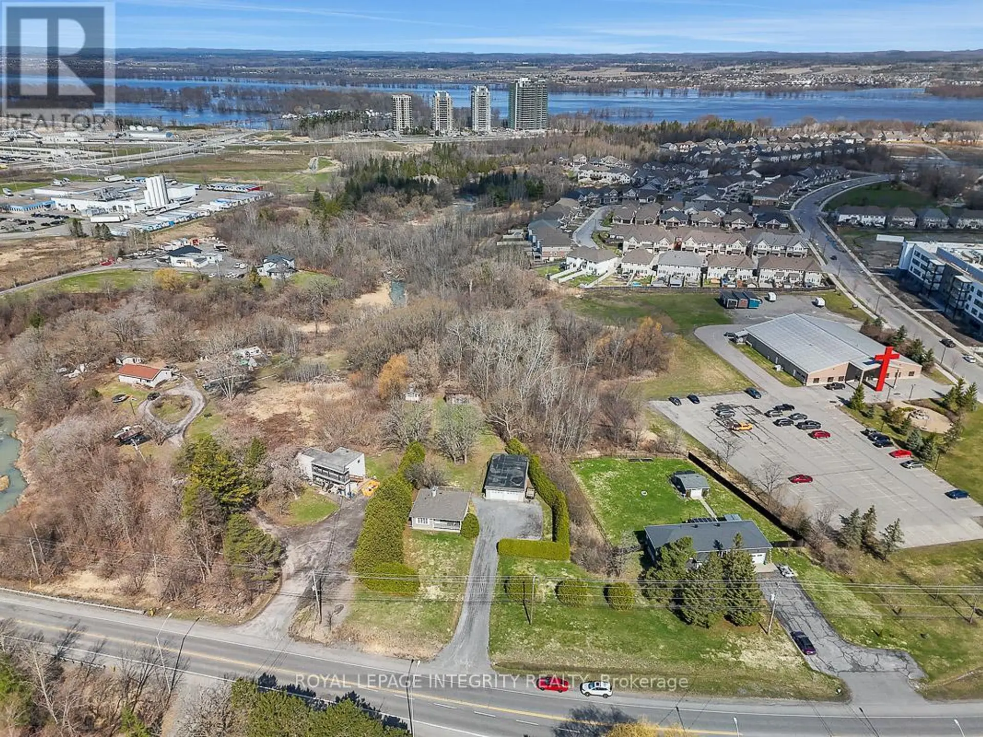 1099 OLD MONTREAL ROAD - Image 15