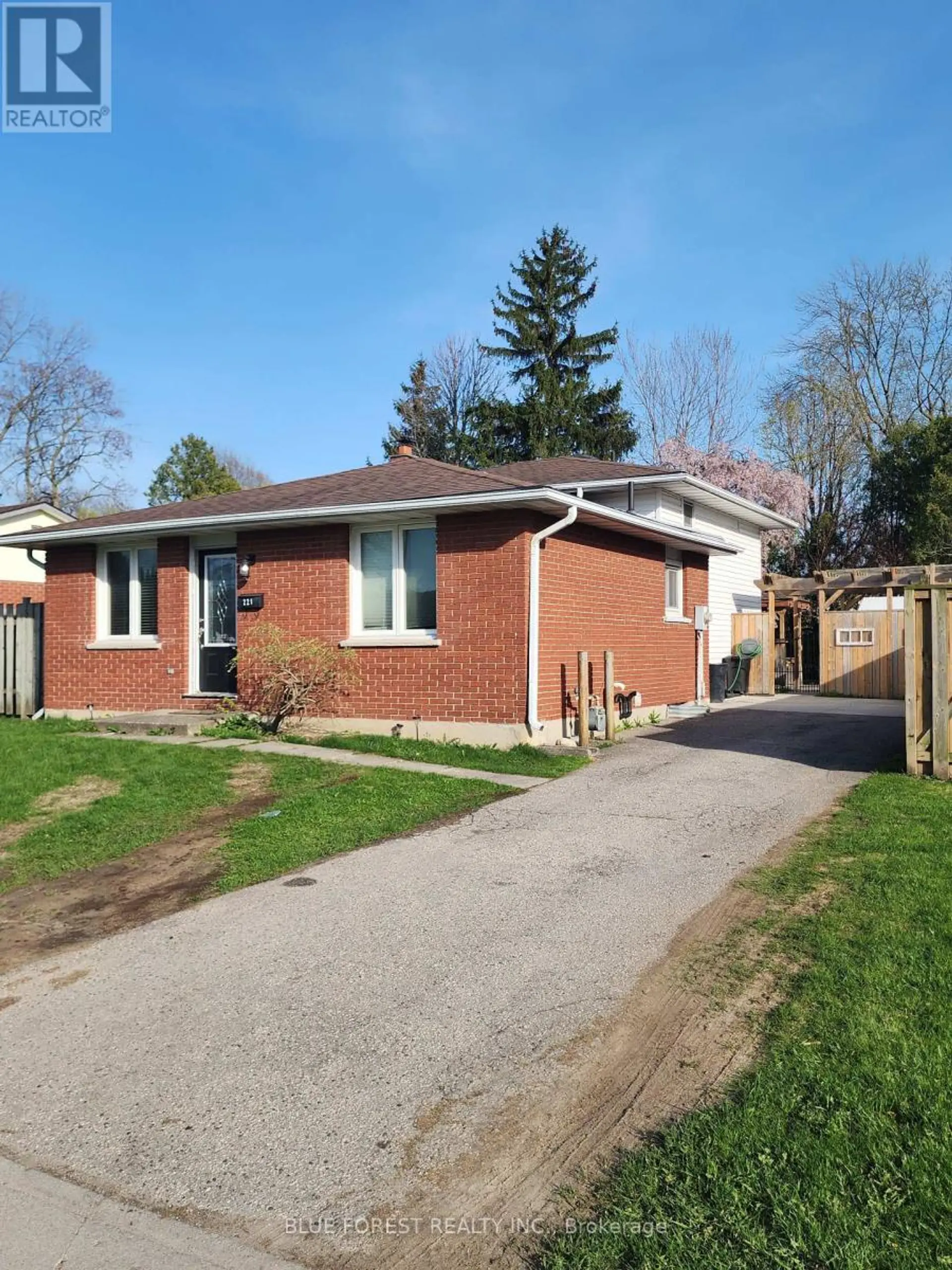 221 ADMIRAL DRIVE - Image 1