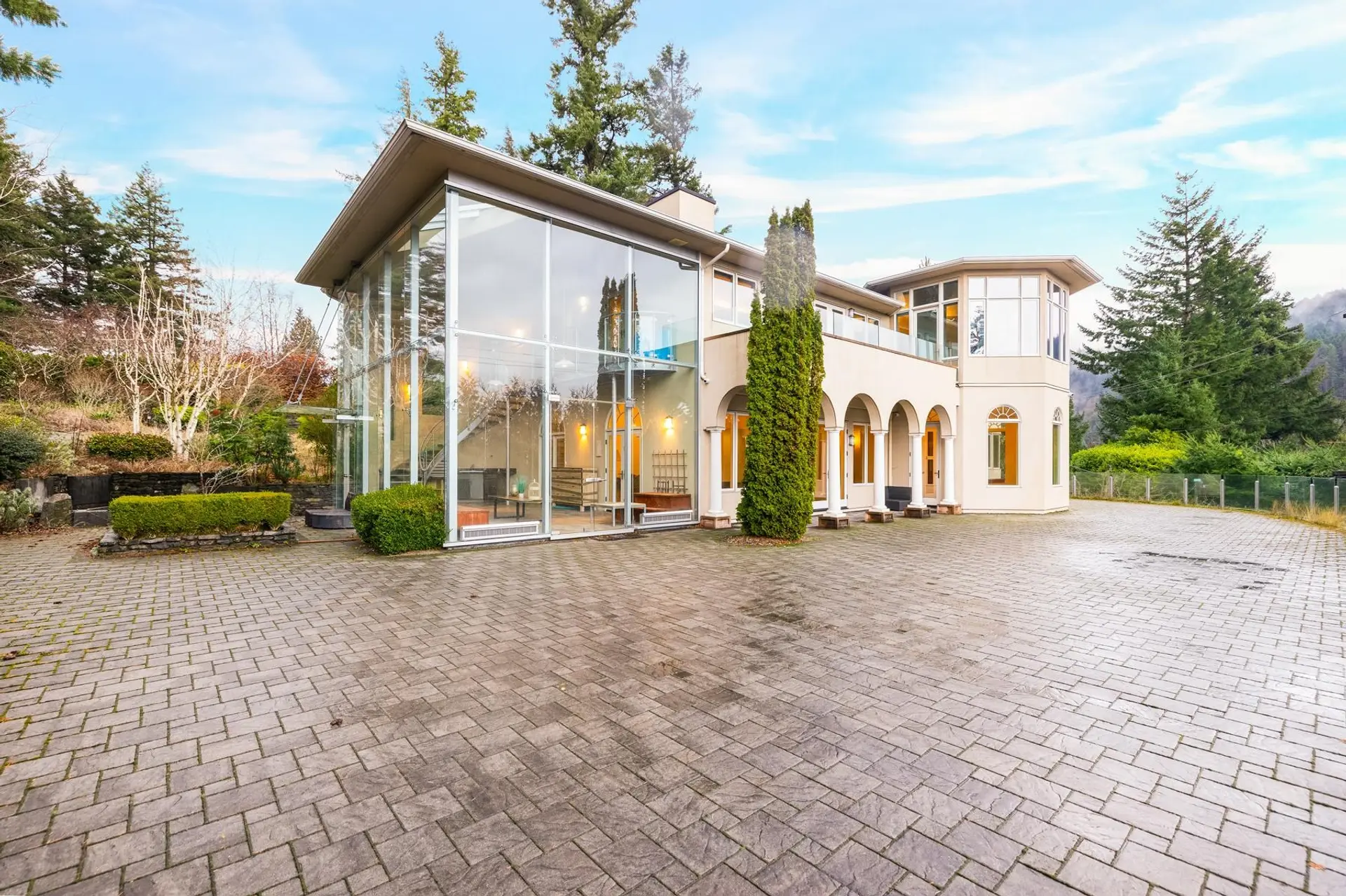Property at 6220 Summit Avenue, West Vancouver, BC