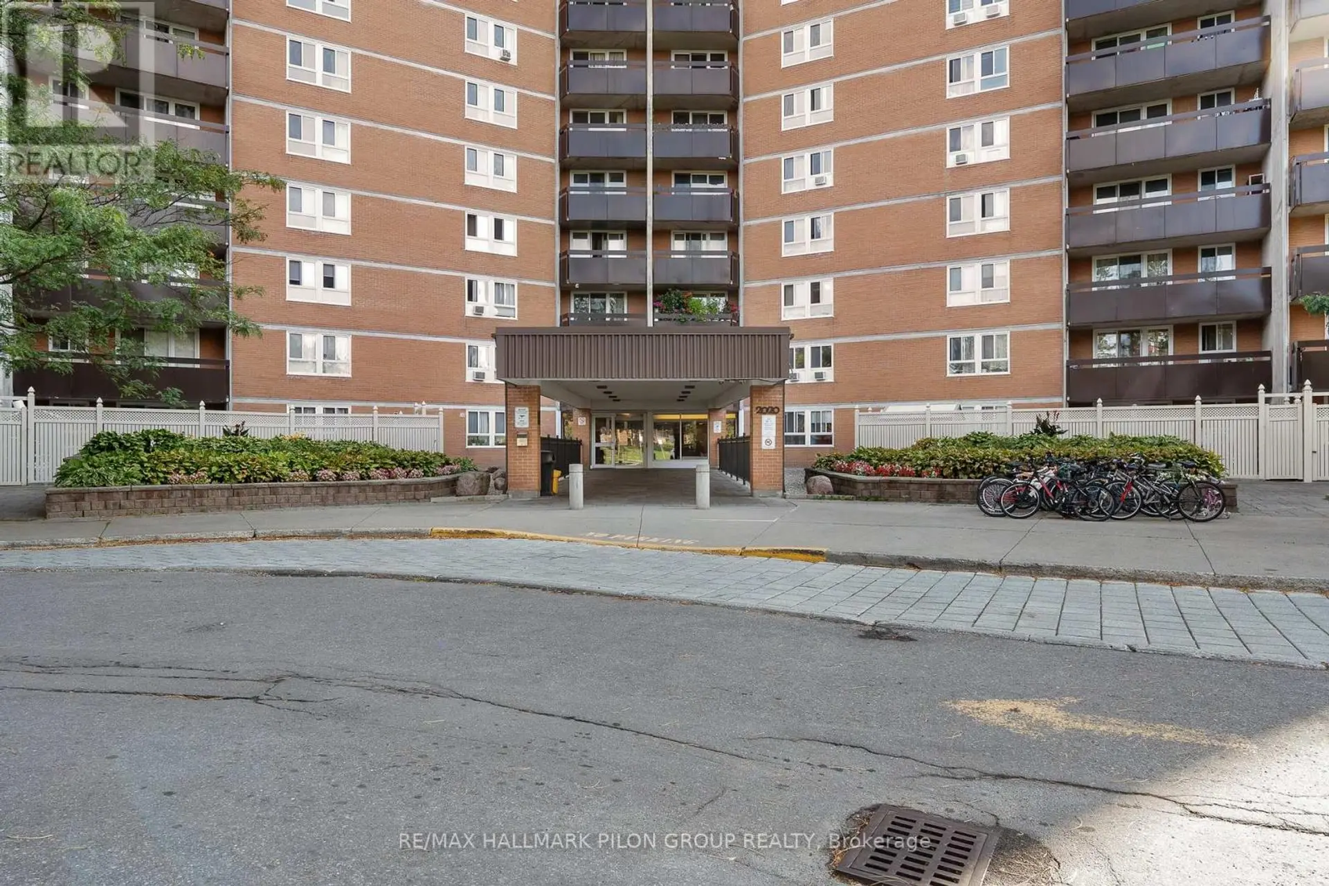 #508 2000 JASMINE CRESCENT - Image 2