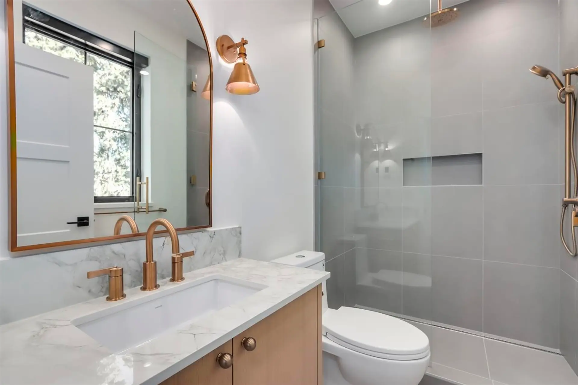 2698 E 5th Avenue - Image 6