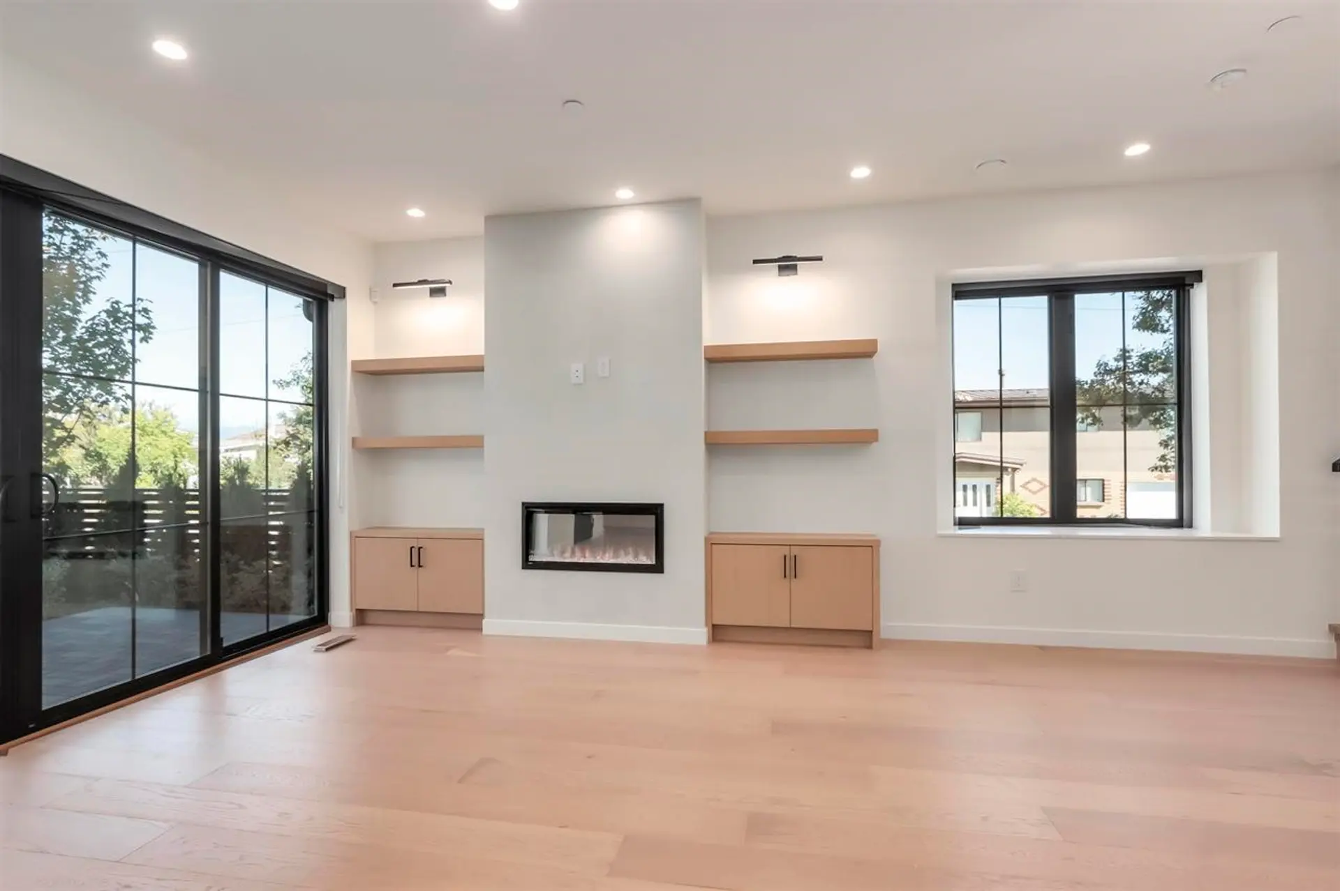 2698 E 5th Avenue - Image 9