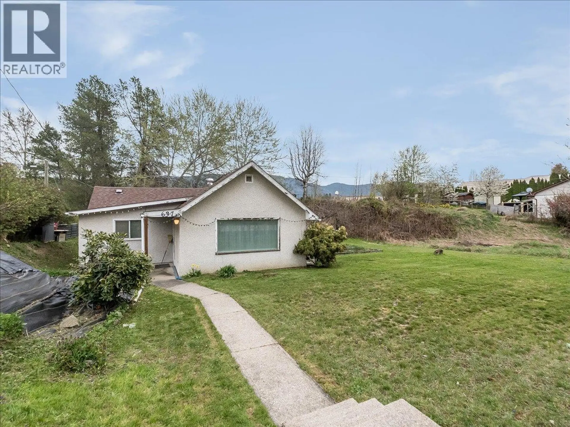 Property at 637 9th Avenue, Castlegar, BC