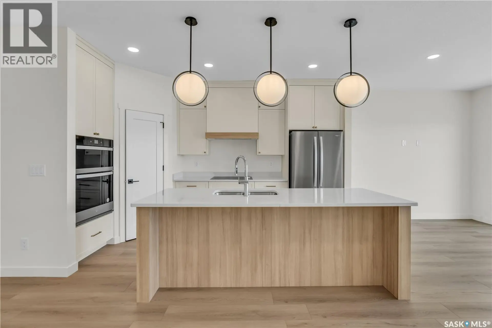 #4 720 Brighton BOULEVARD - Image 3