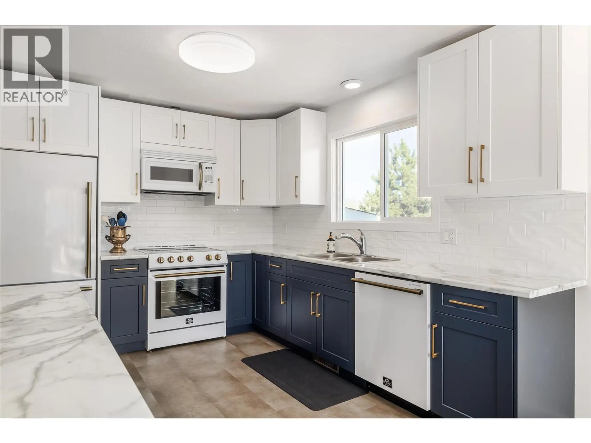 Property at 610 Chepesuik Court, Kelowna, BC