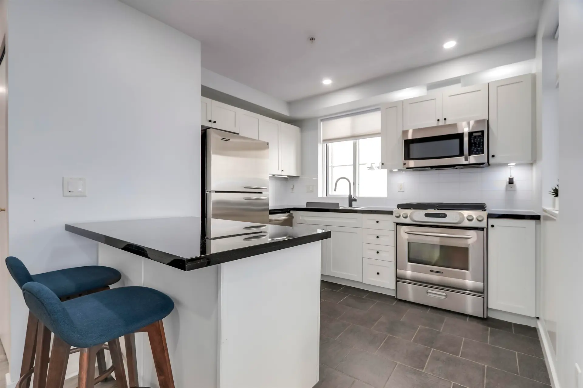 #302 122 E 3rd Street - Image 4