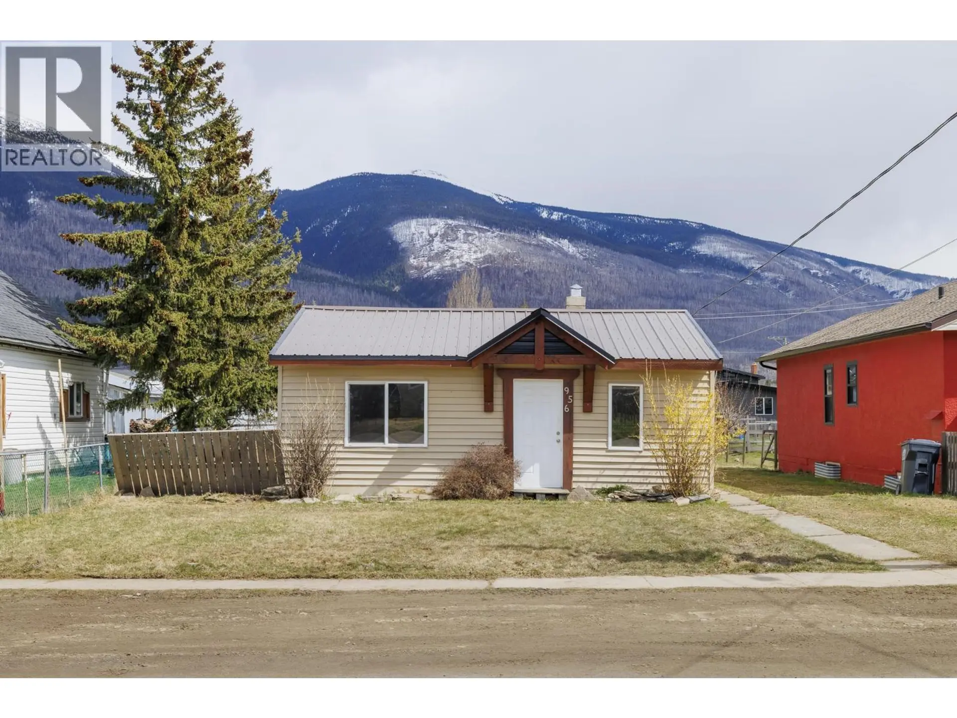 Property at 956 4TH AVENUE, McBride, BC