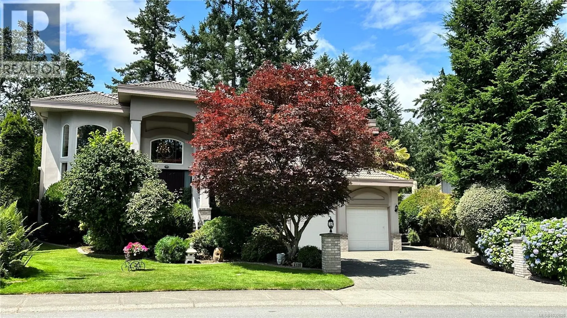Property at 4638 Boulderwood Dr, Saanich, BC