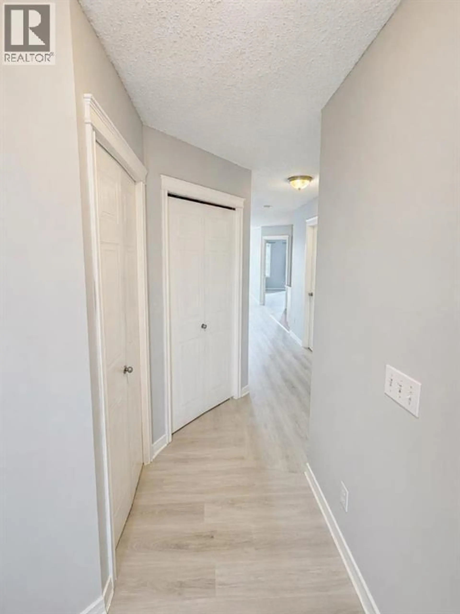 #323 103 STRATHAVEN Drive E - Image 3