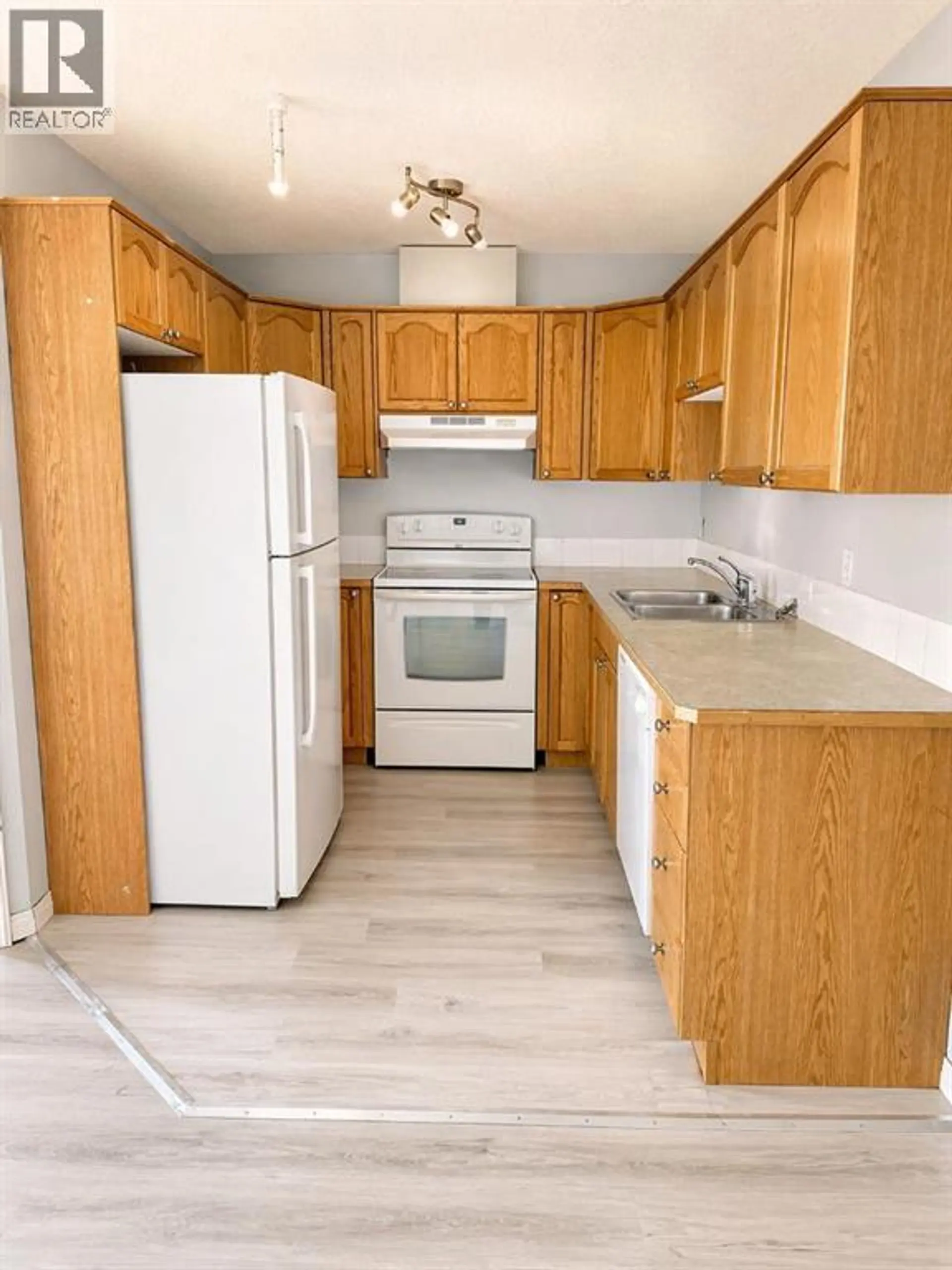 #323 103 STRATHAVEN Drive E - Image 12
