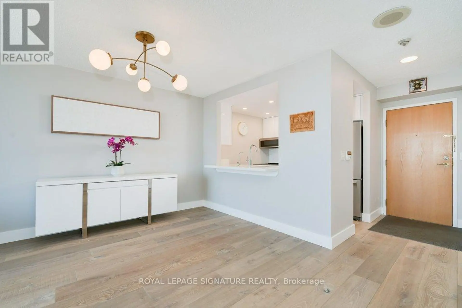 #2812 7 CONCORDE PLACE - Image 4