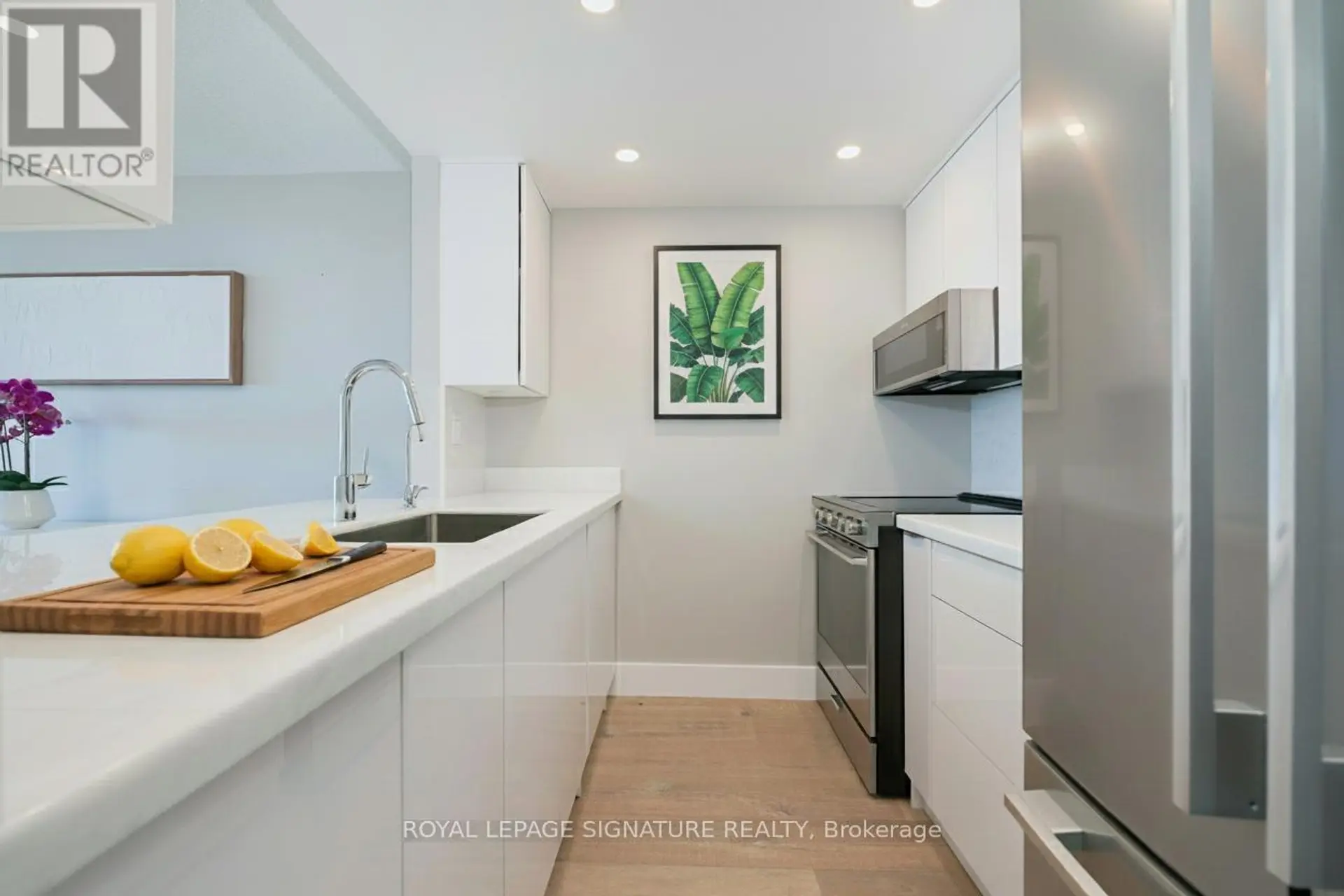 #2812 7 CONCORDE PLACE - Image 5