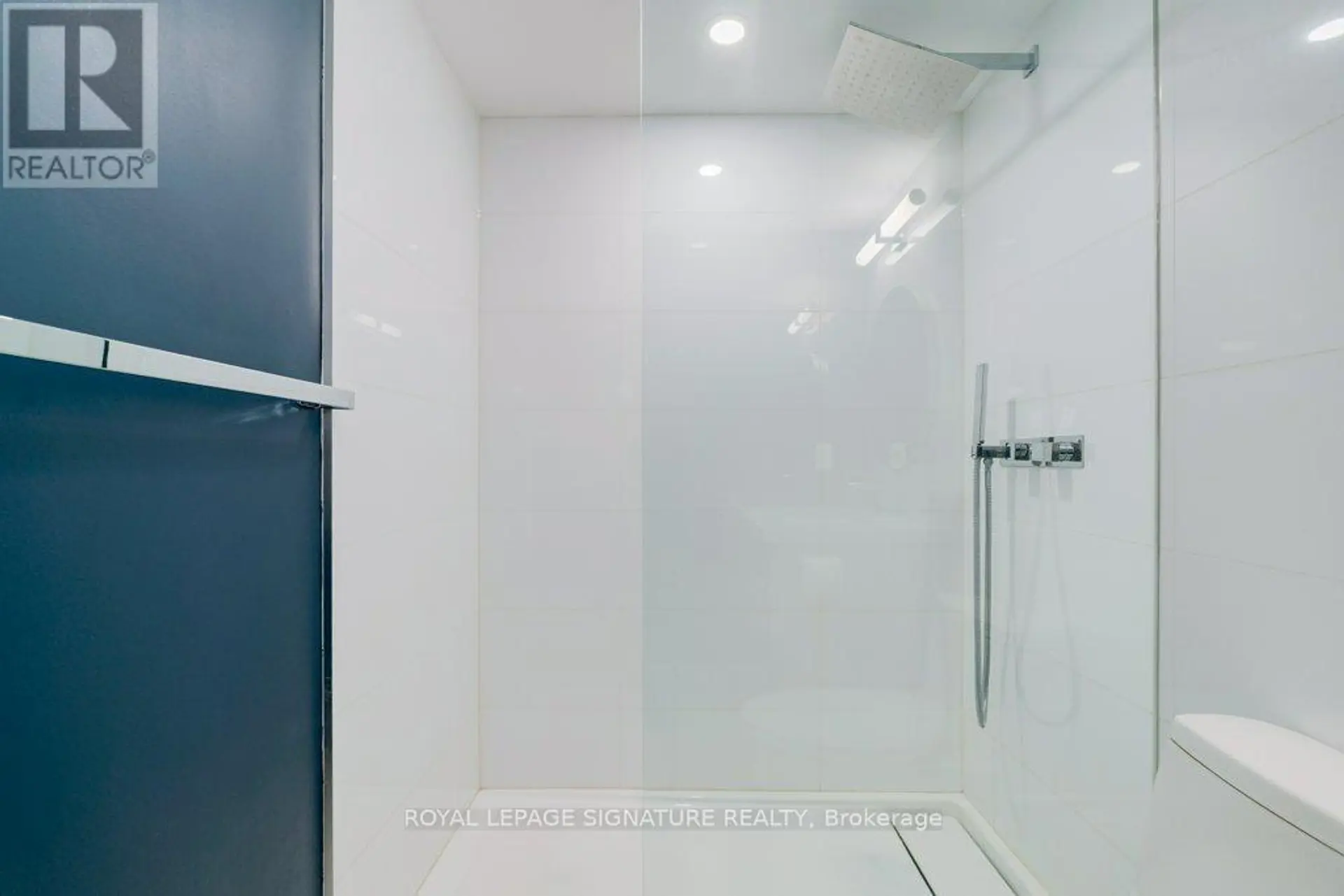 #2812 7 CONCORDE PLACE - Image 8