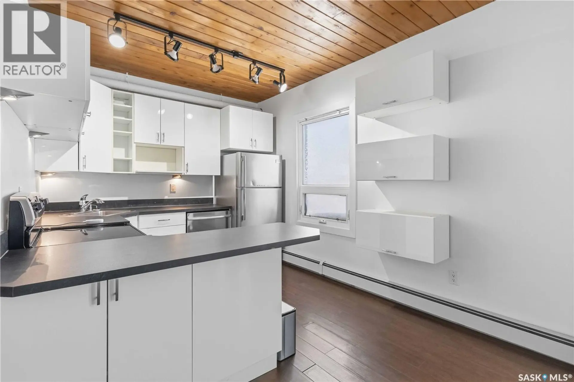 #301 415 3rd AVENUE N - Image 10