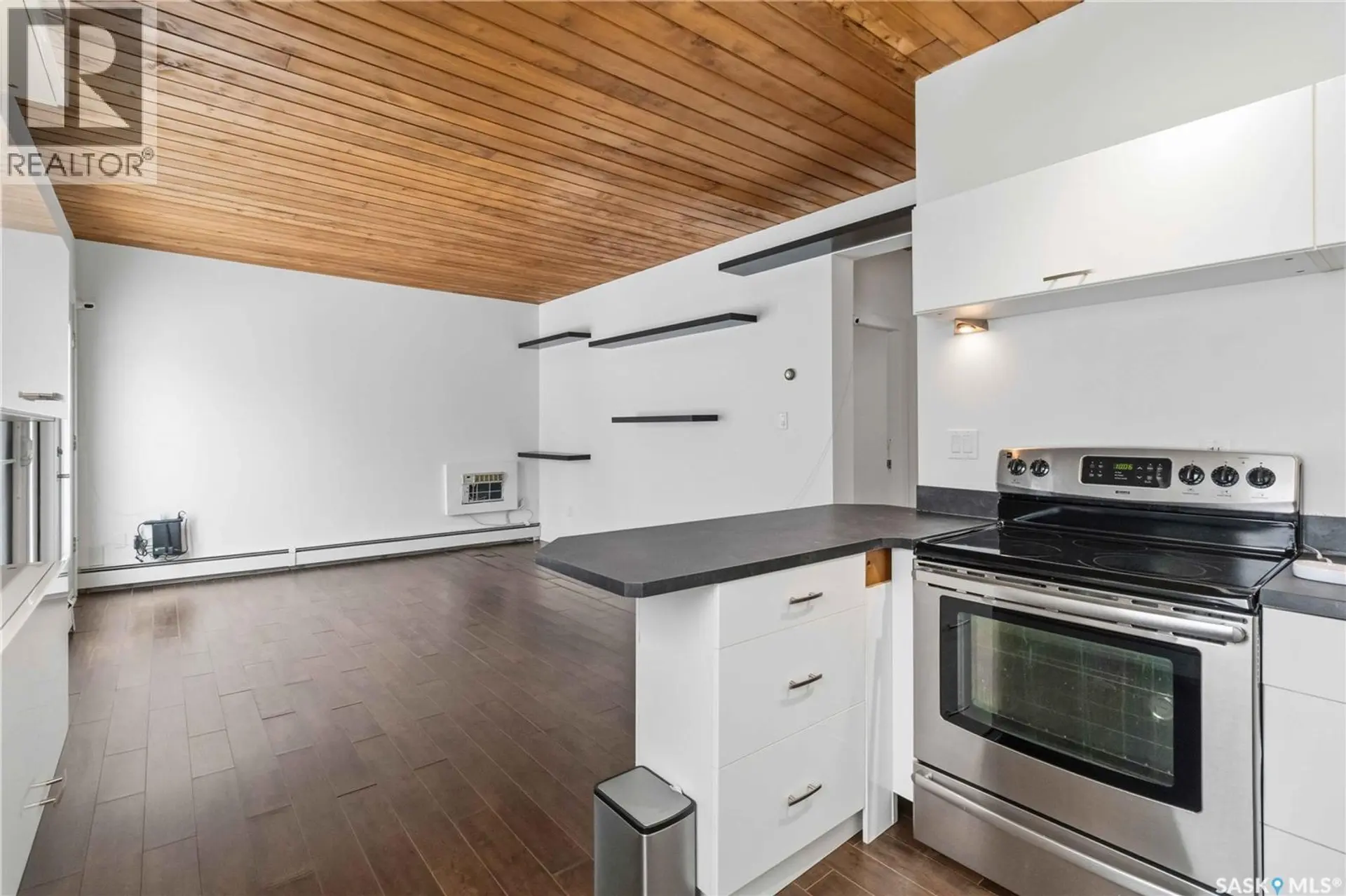 #301 415 3rd AVENUE N - Image 11