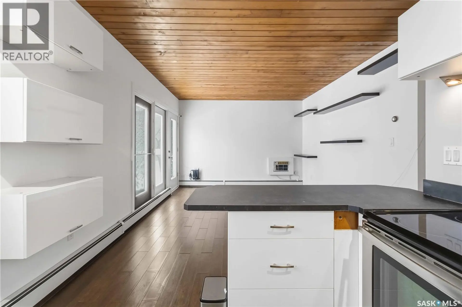 #301 415 3rd AVENUE N - Image 12
