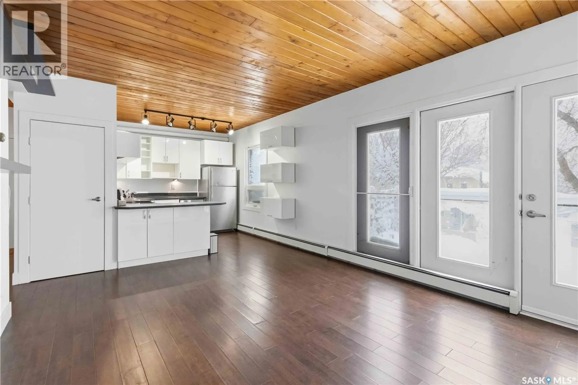 #301 415 3rd AVENUE N - Image 7