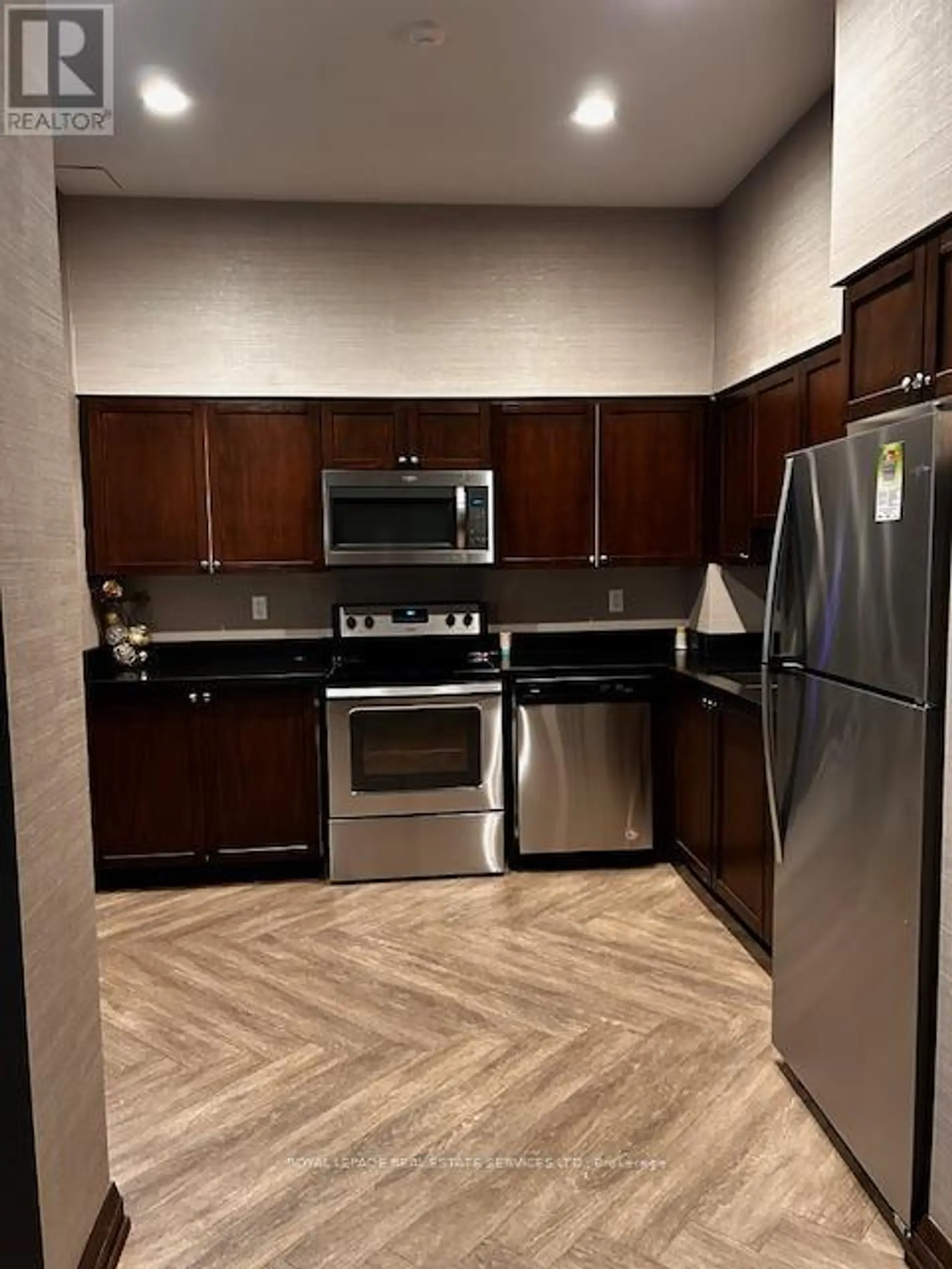 #212 195 MERTON STREET - Image 19