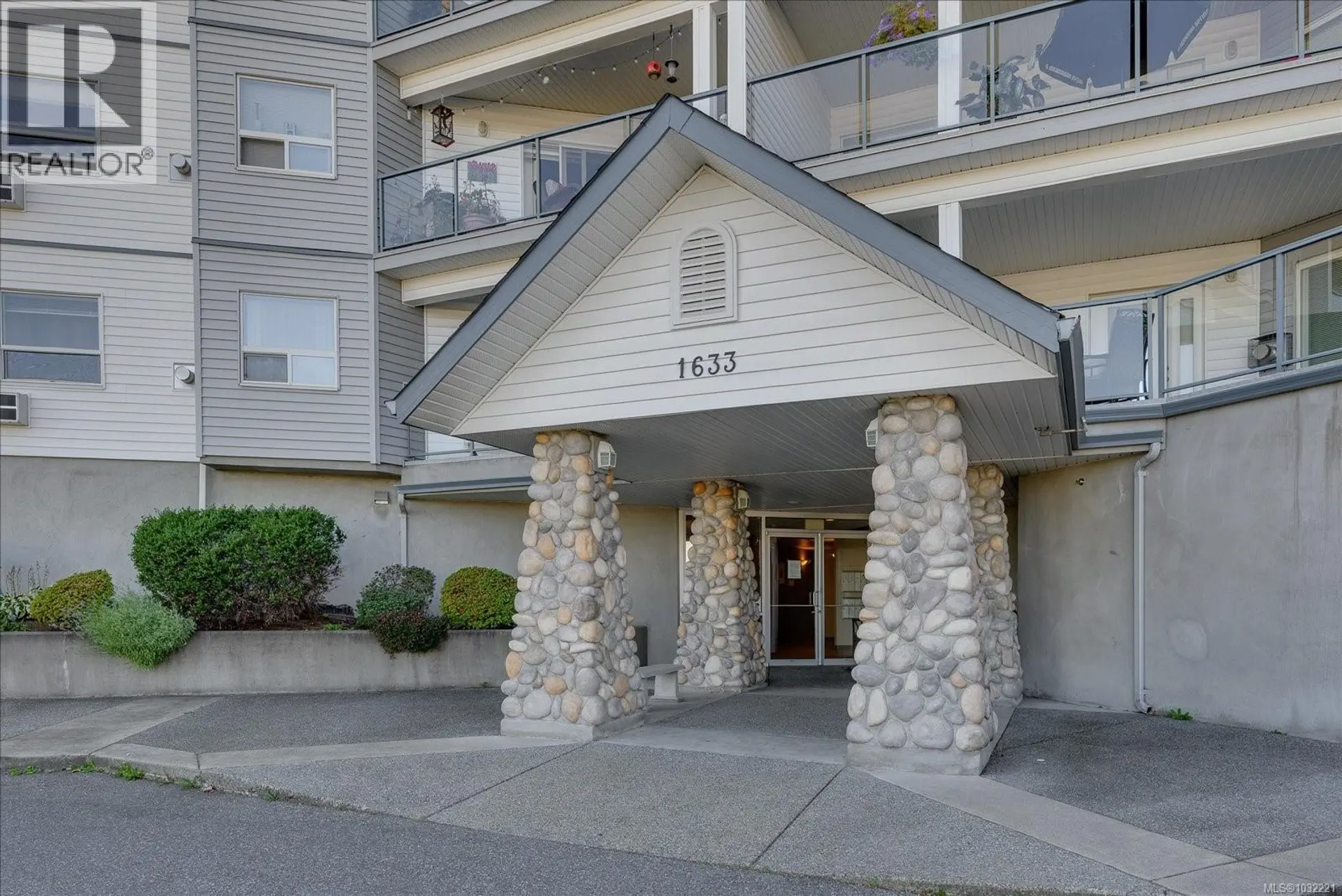 Property at #311 1633 Dufferin Cres, Nanaimo, BC