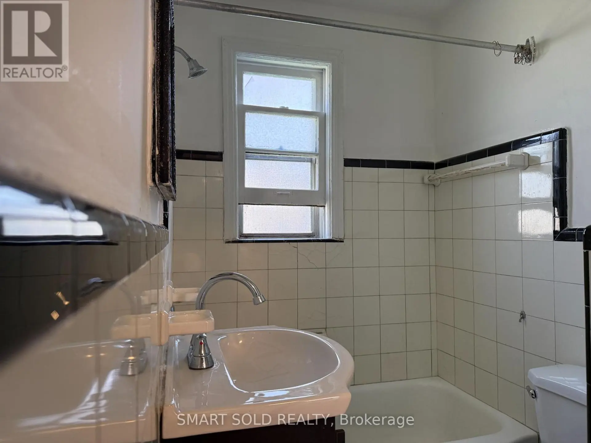 204 CAMERON AVENUE - Image 9