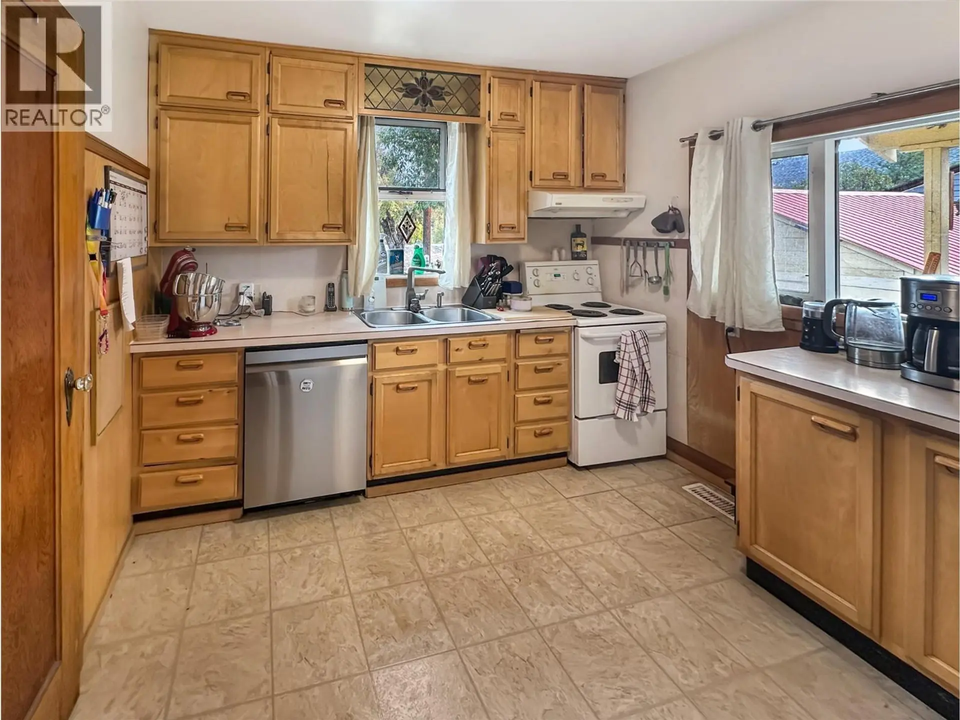 60 Angela Avenue - Image 3