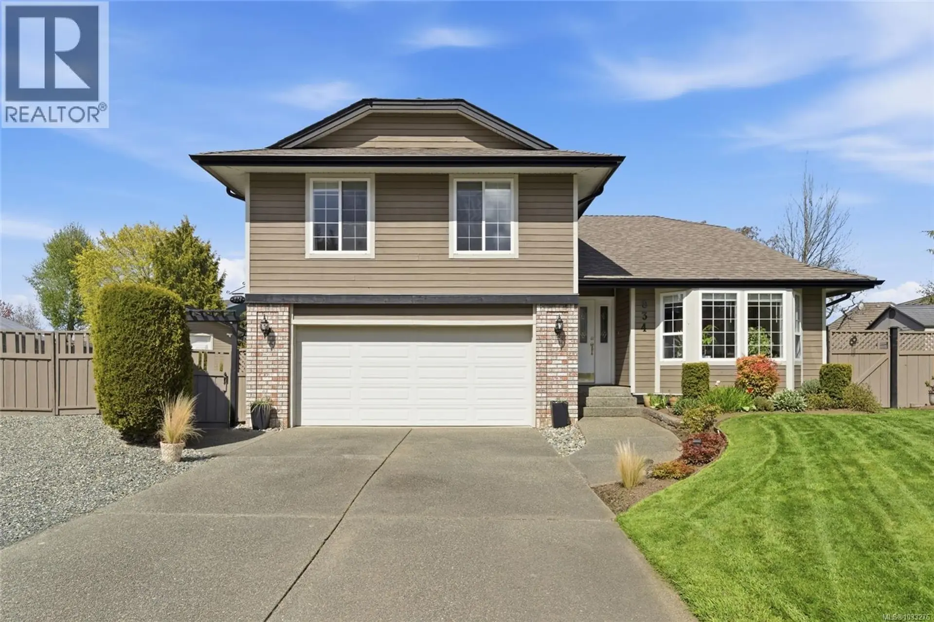 Property at 834 Woodside Cres, Qualicum Beach, BC