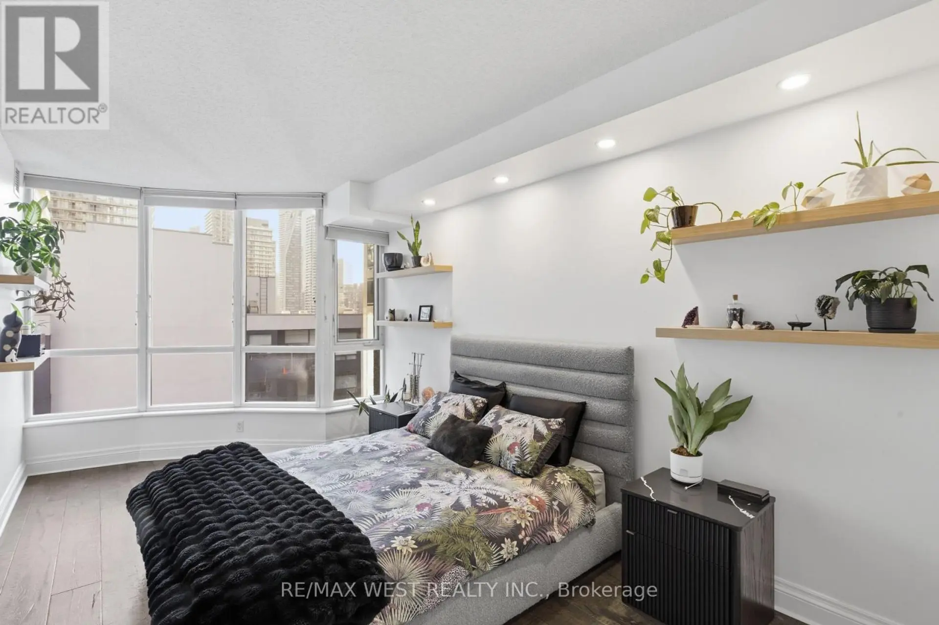#1709 55 BLOOR STREET E - Image 9