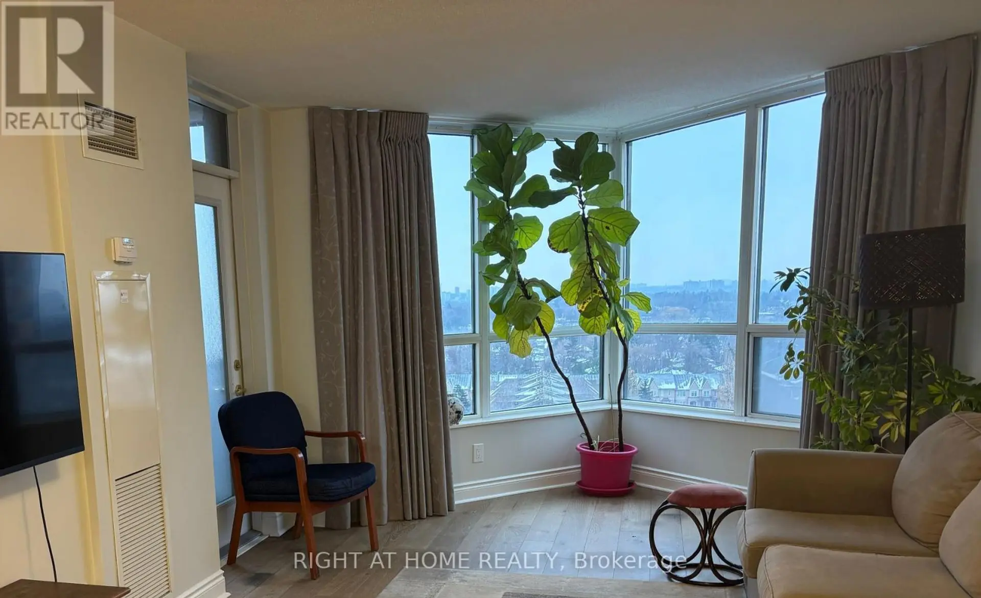 #1103 10 NORTHTOWN WAY - Image 8