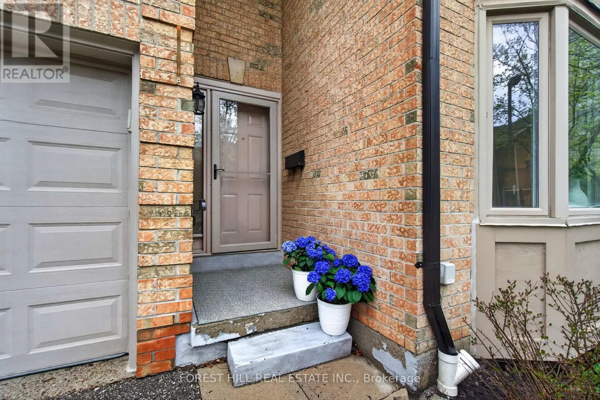 #30 4635 REGENTS TERRACE - Image 2