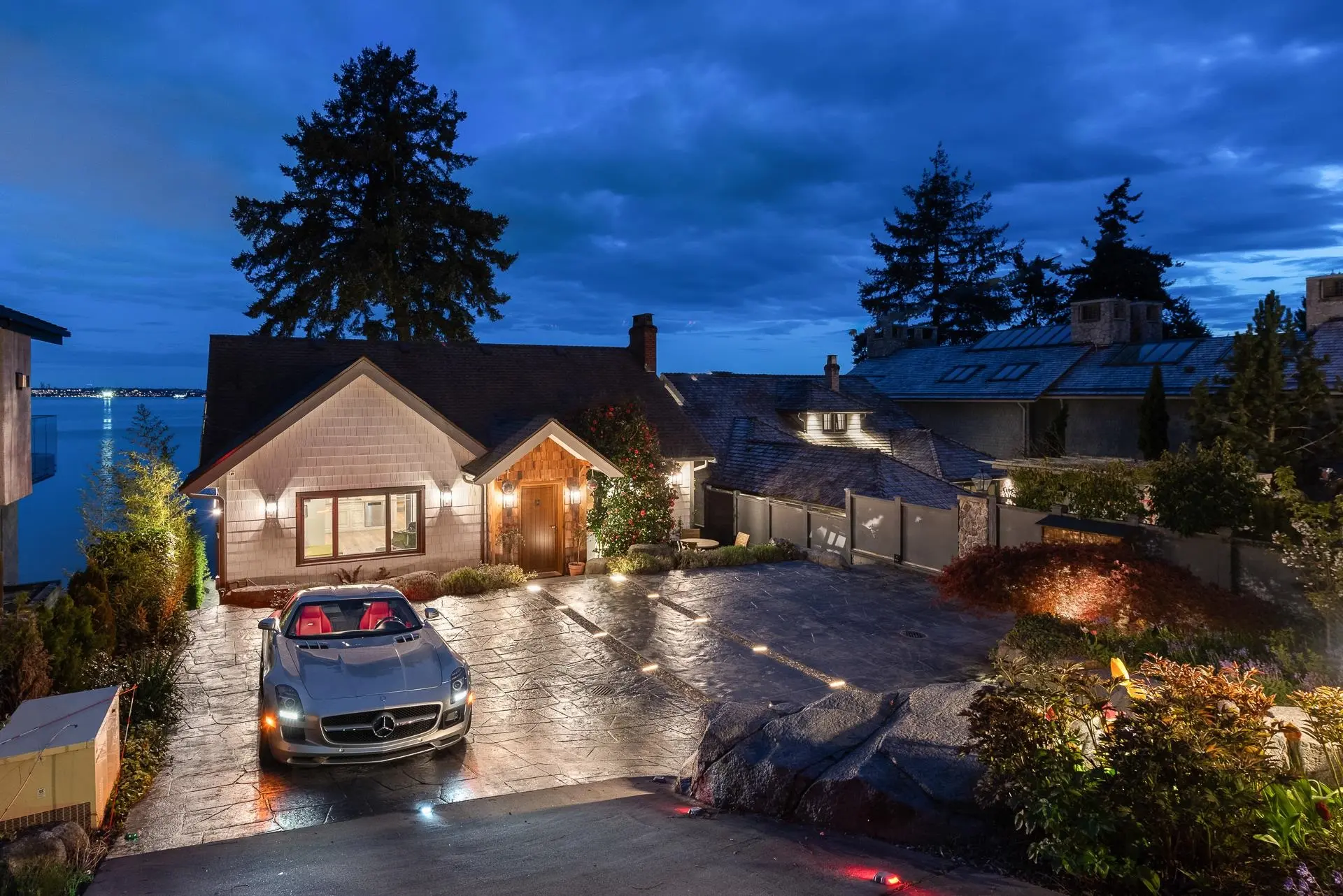 Property at 3298 Radcliffe Avenue, West Vancouver, BC