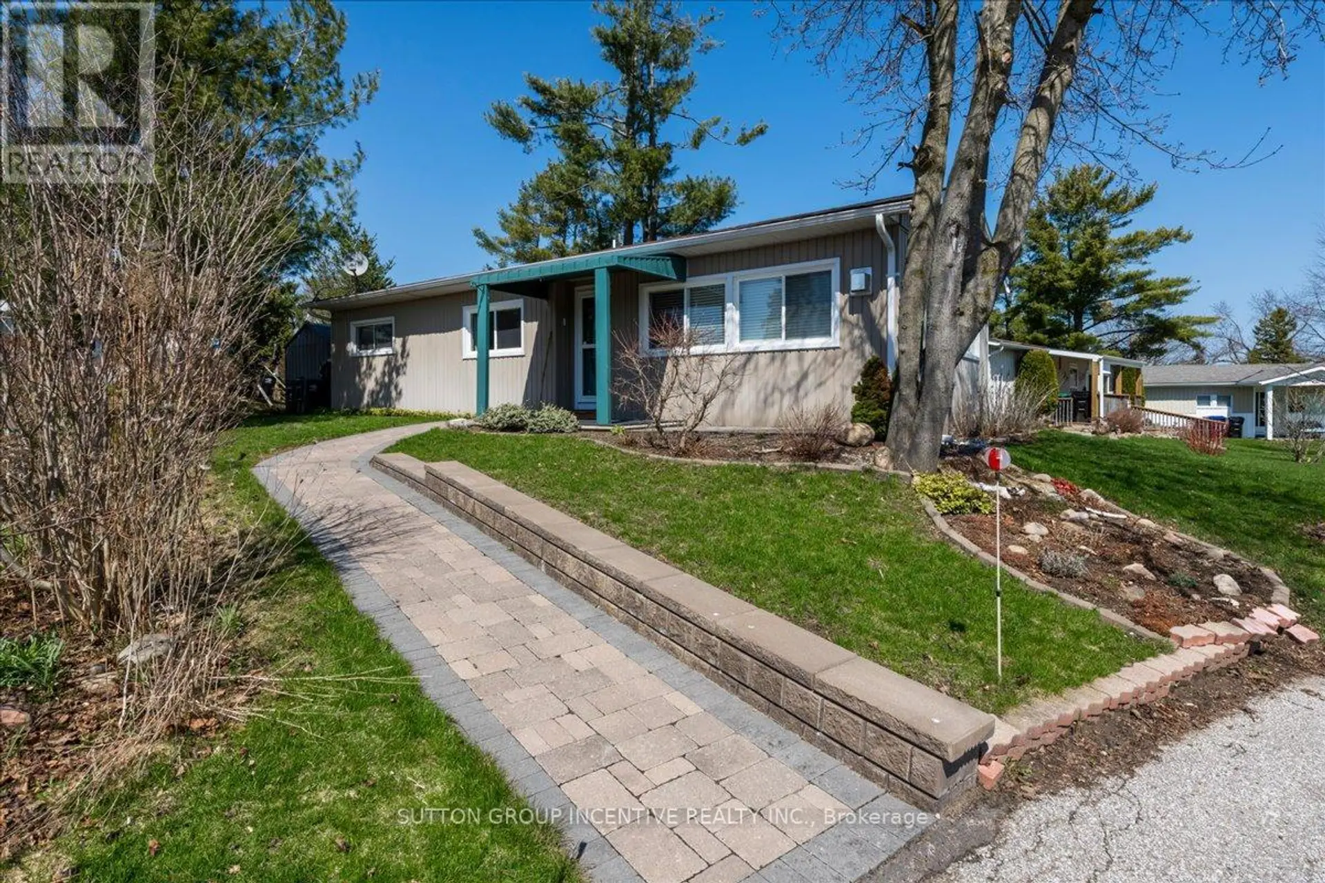 18 TREFOIL DRIVE - Image 1