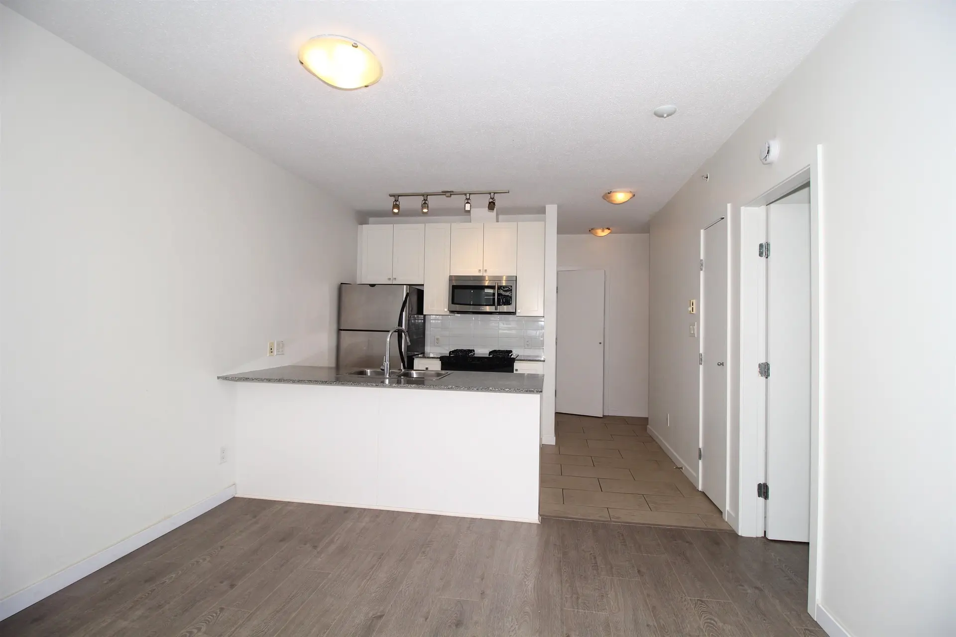 #703 480 Robson Street - Image 6
