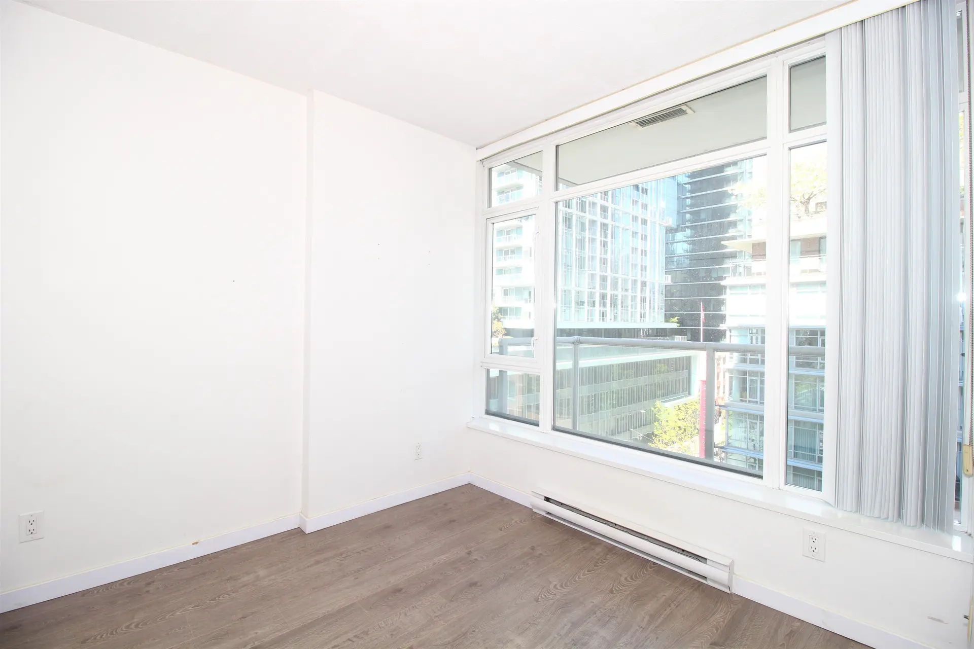 #703 480 Robson Street - Image 7