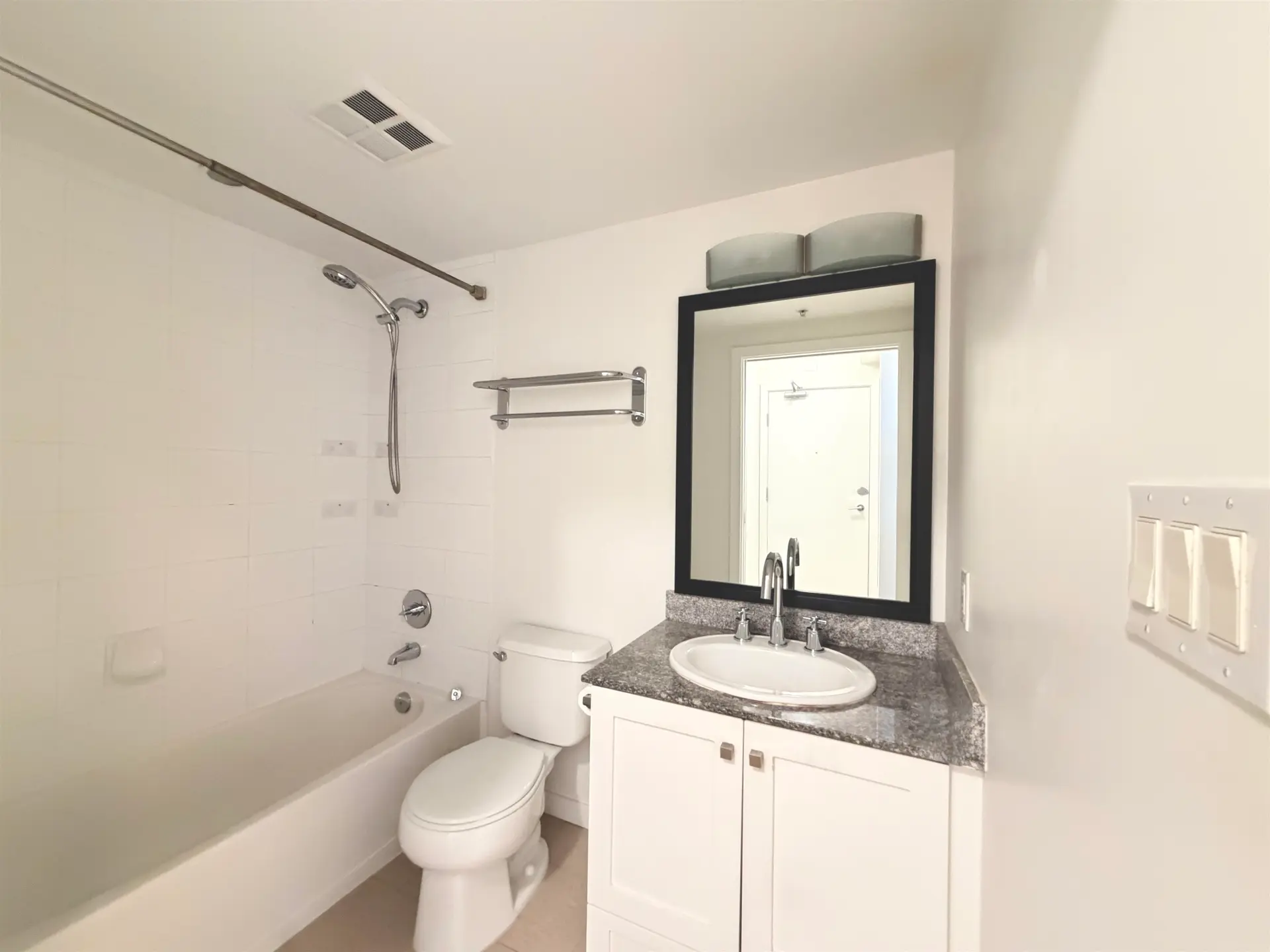 #703 480 Robson Street - Image 9