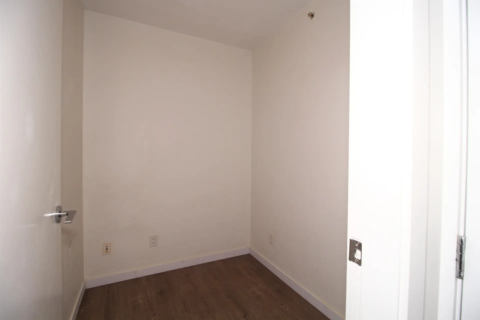 #703 480 Robson Street - Image 10