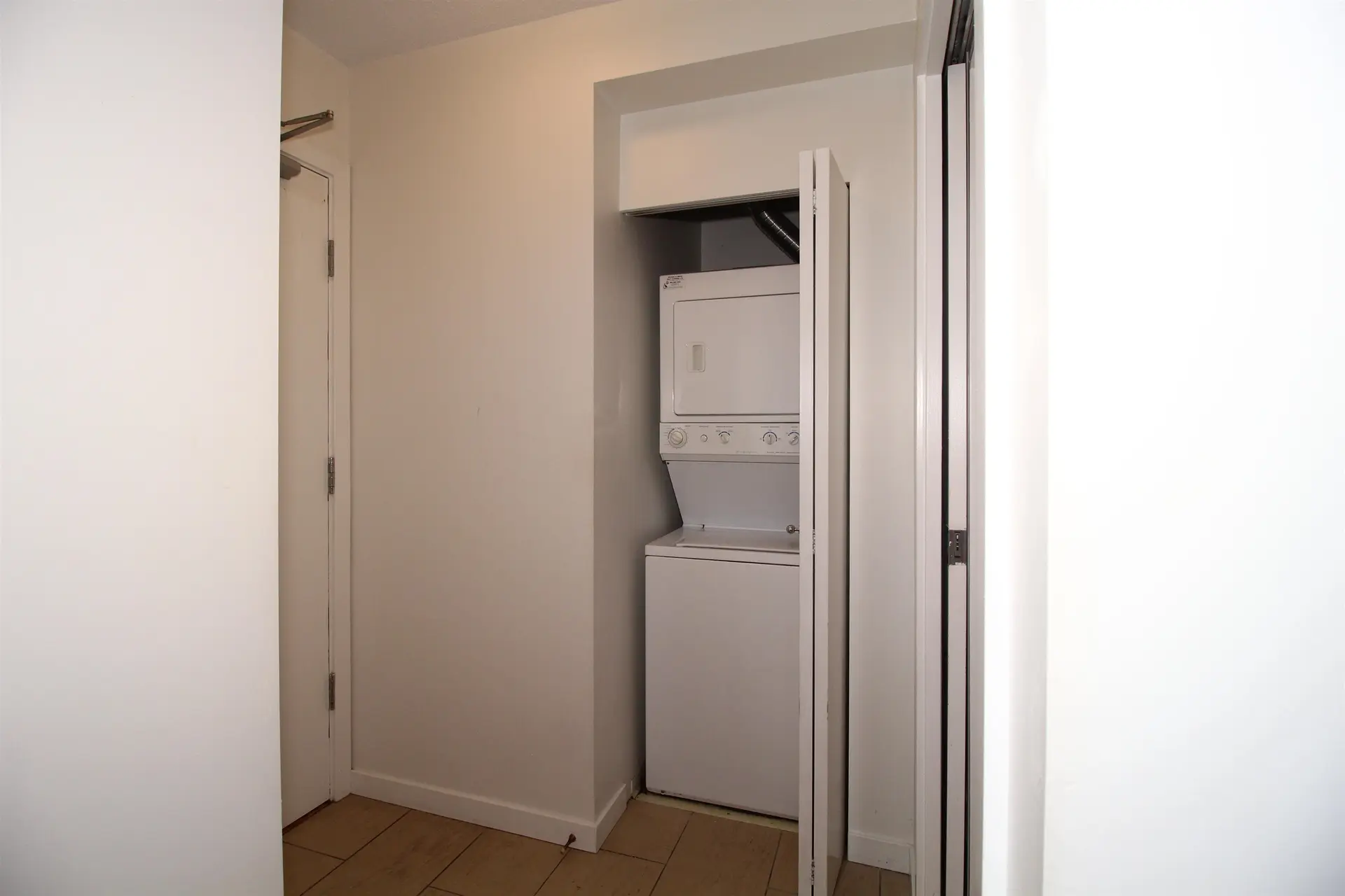 #703 480 Robson Street - Image 11