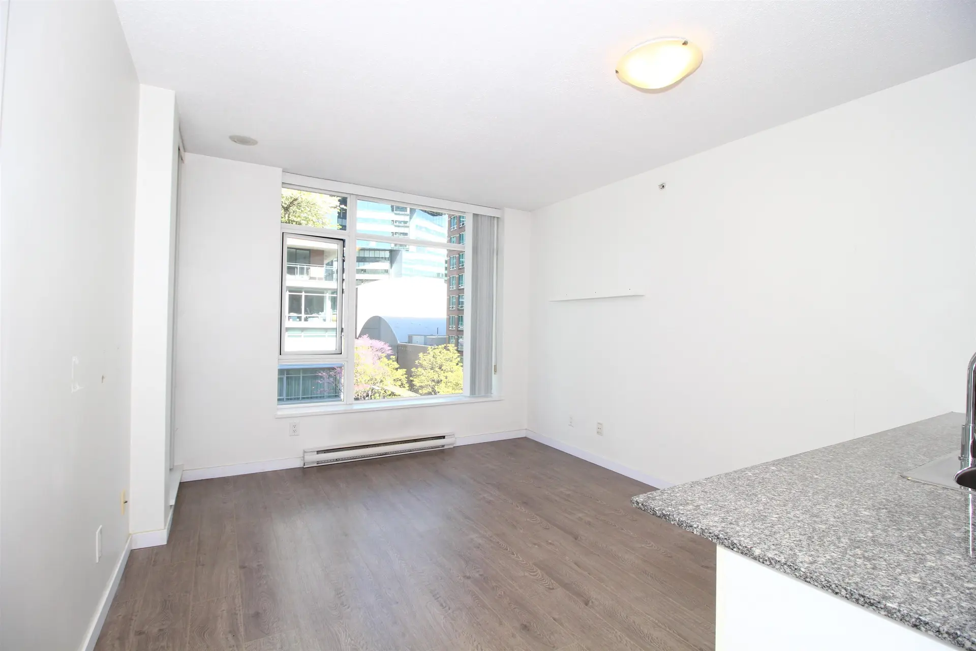 #703 480 Robson Street - Image 4