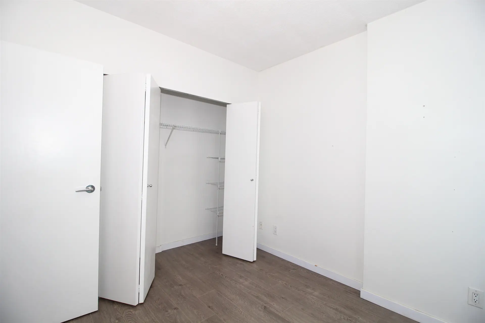 #703 480 Robson Street - Image 8