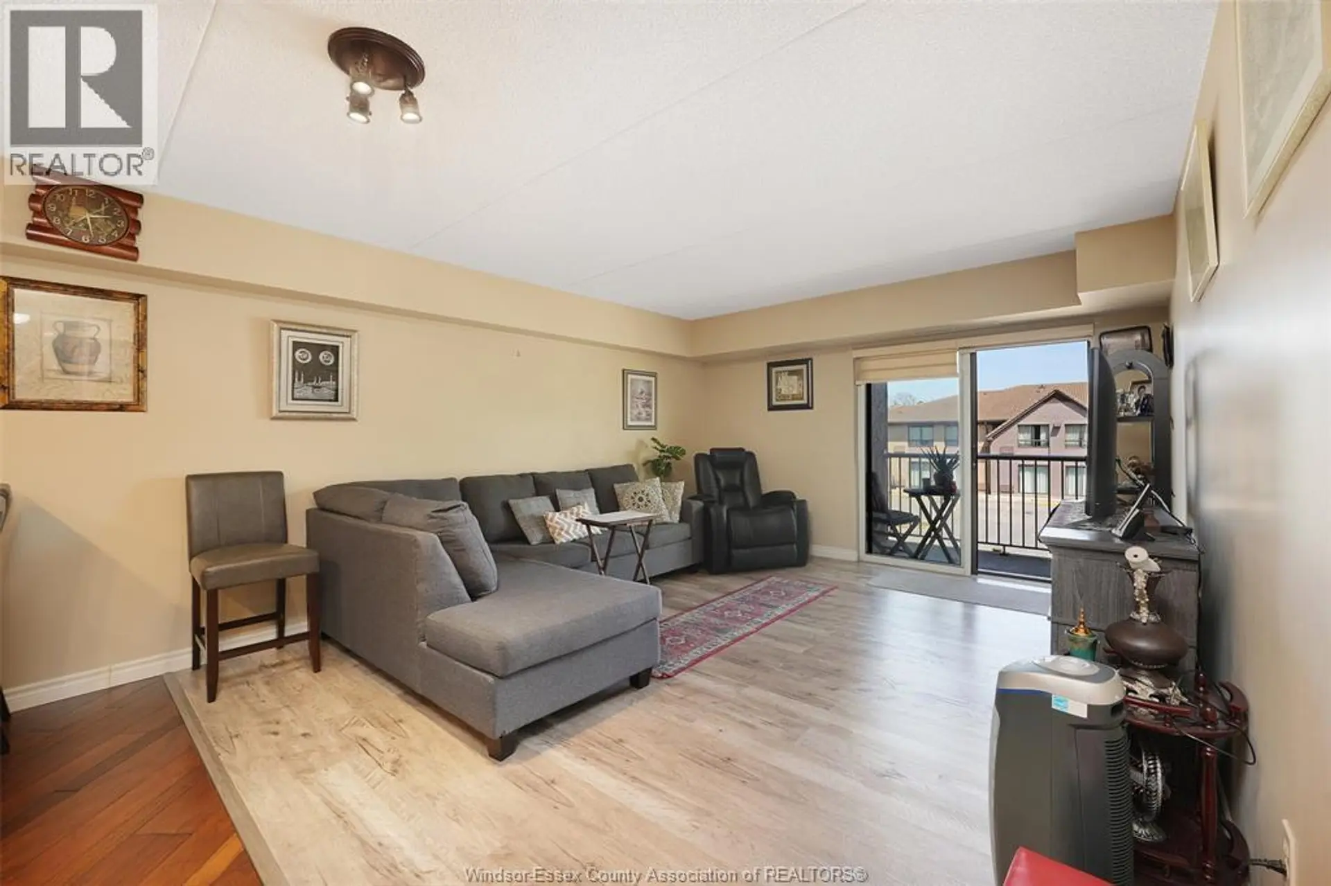 #205 401 GRAND MARAIS ROAD West - Image 9