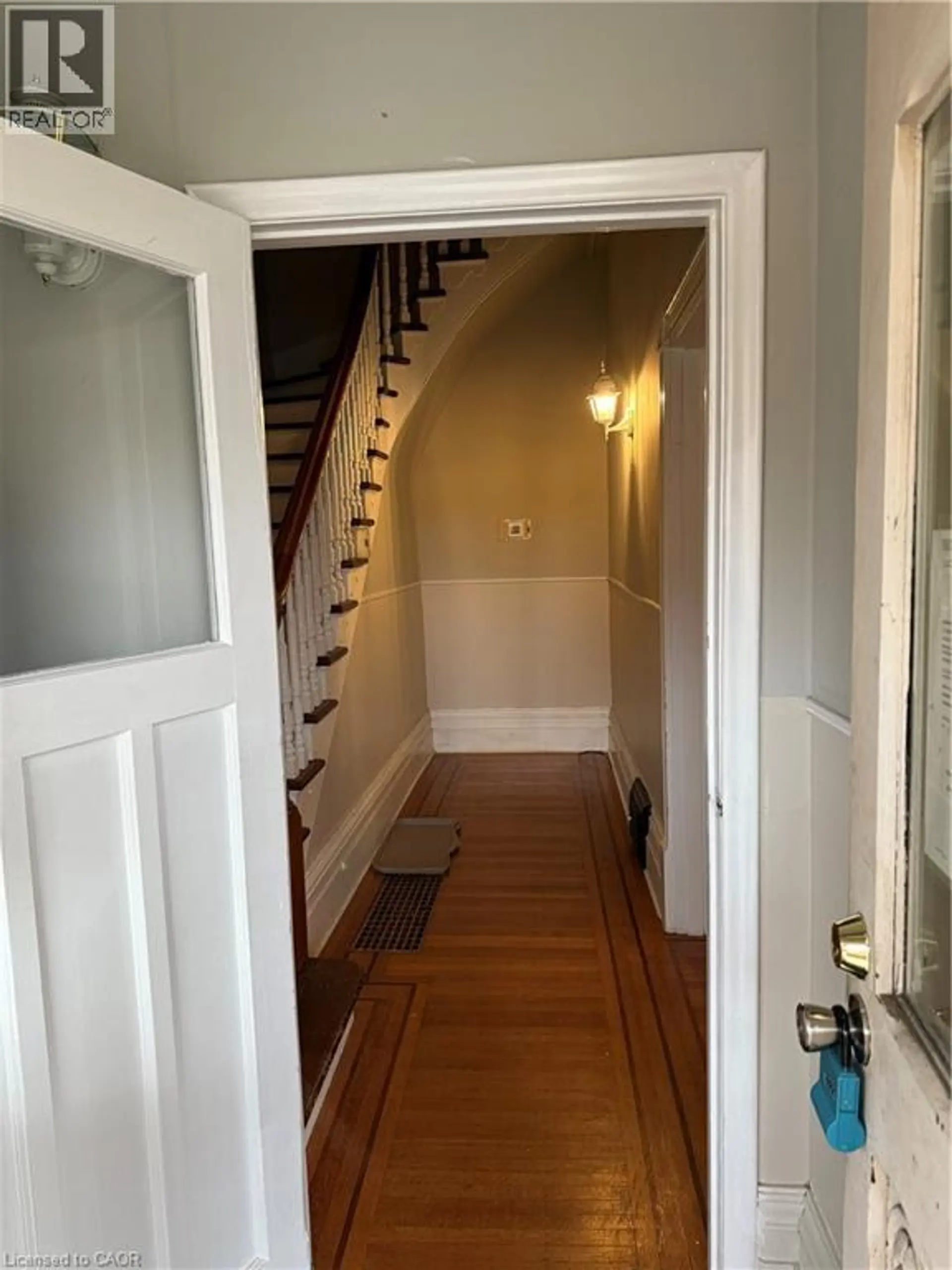 105 WELLINGTON Street S - Image 2