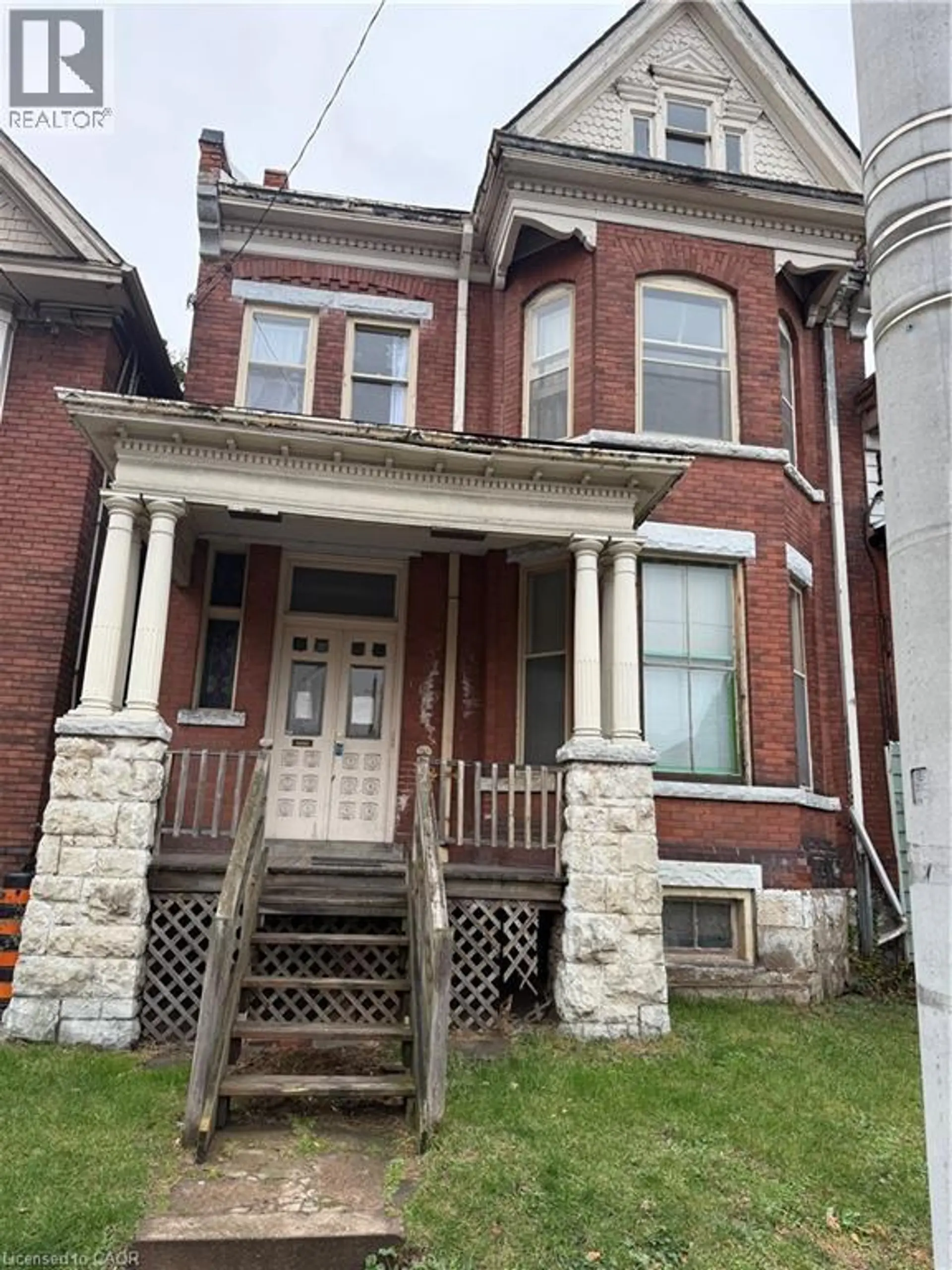 105 WELLINGTON Street S - Image 1