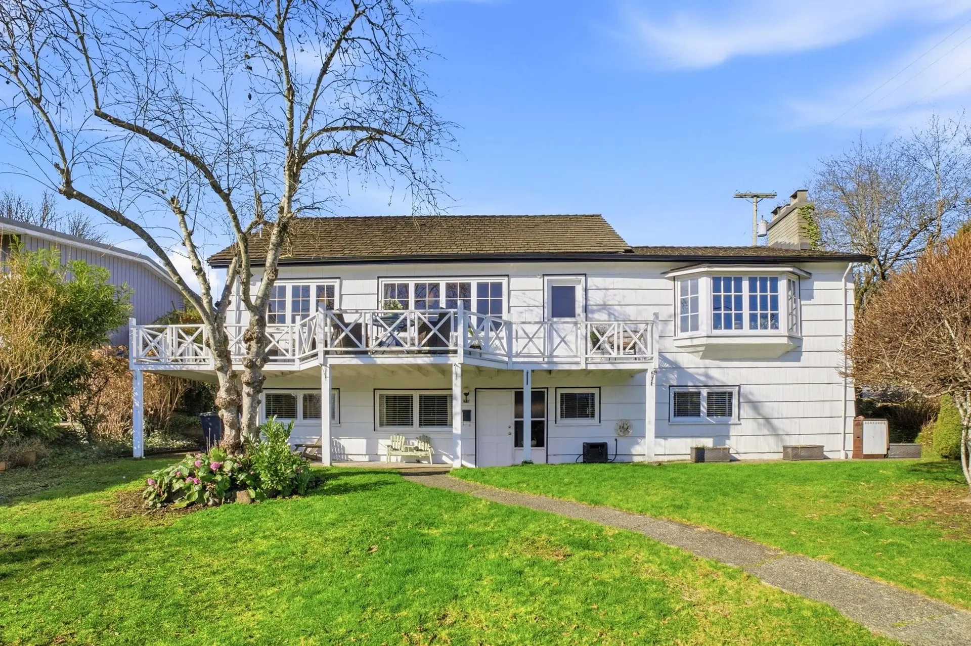 Property at 487 Roslyn Boulevard, North Vancouver, BC