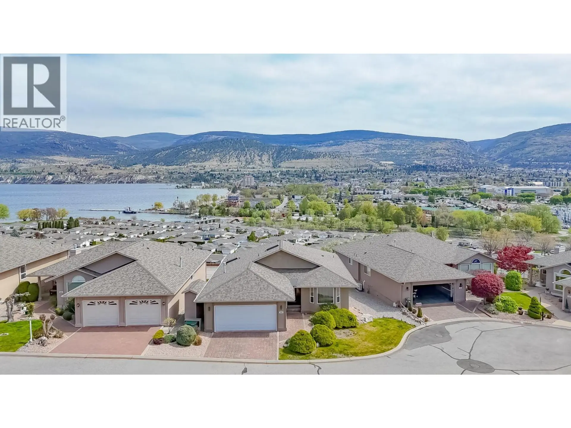 Property at 404 RIDGE Court, Penticton, BC