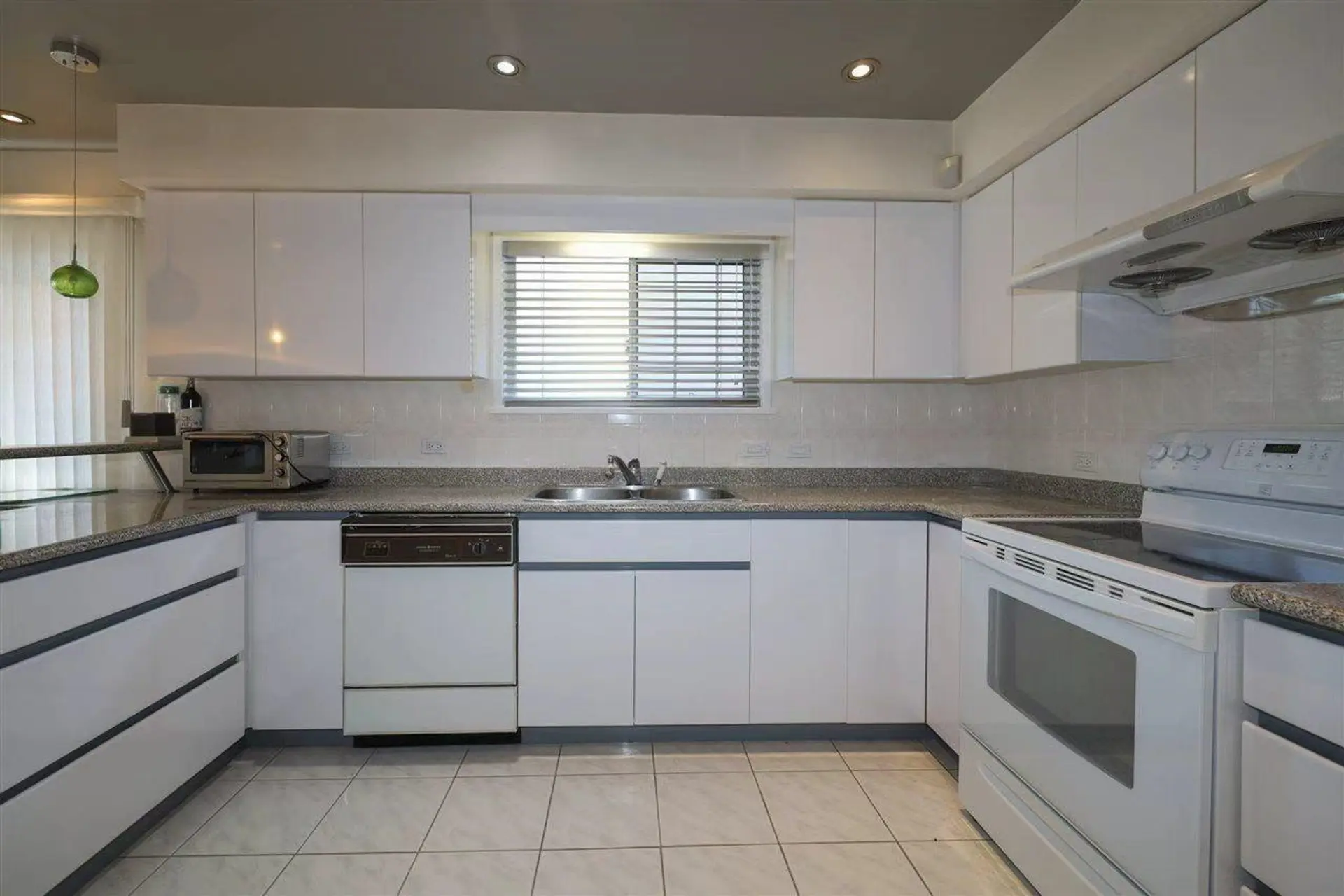 1563 E 59th Avenue - Image 4