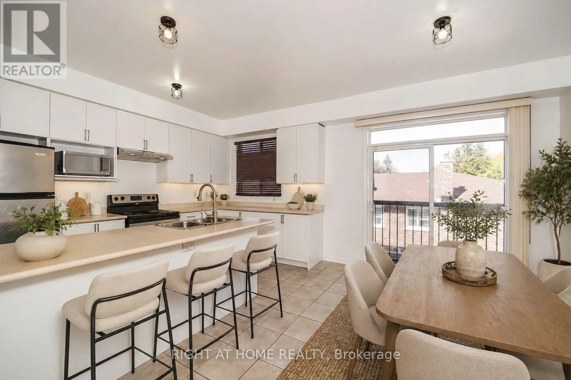 48 CURRAN HALL CRESCENT - Image 4