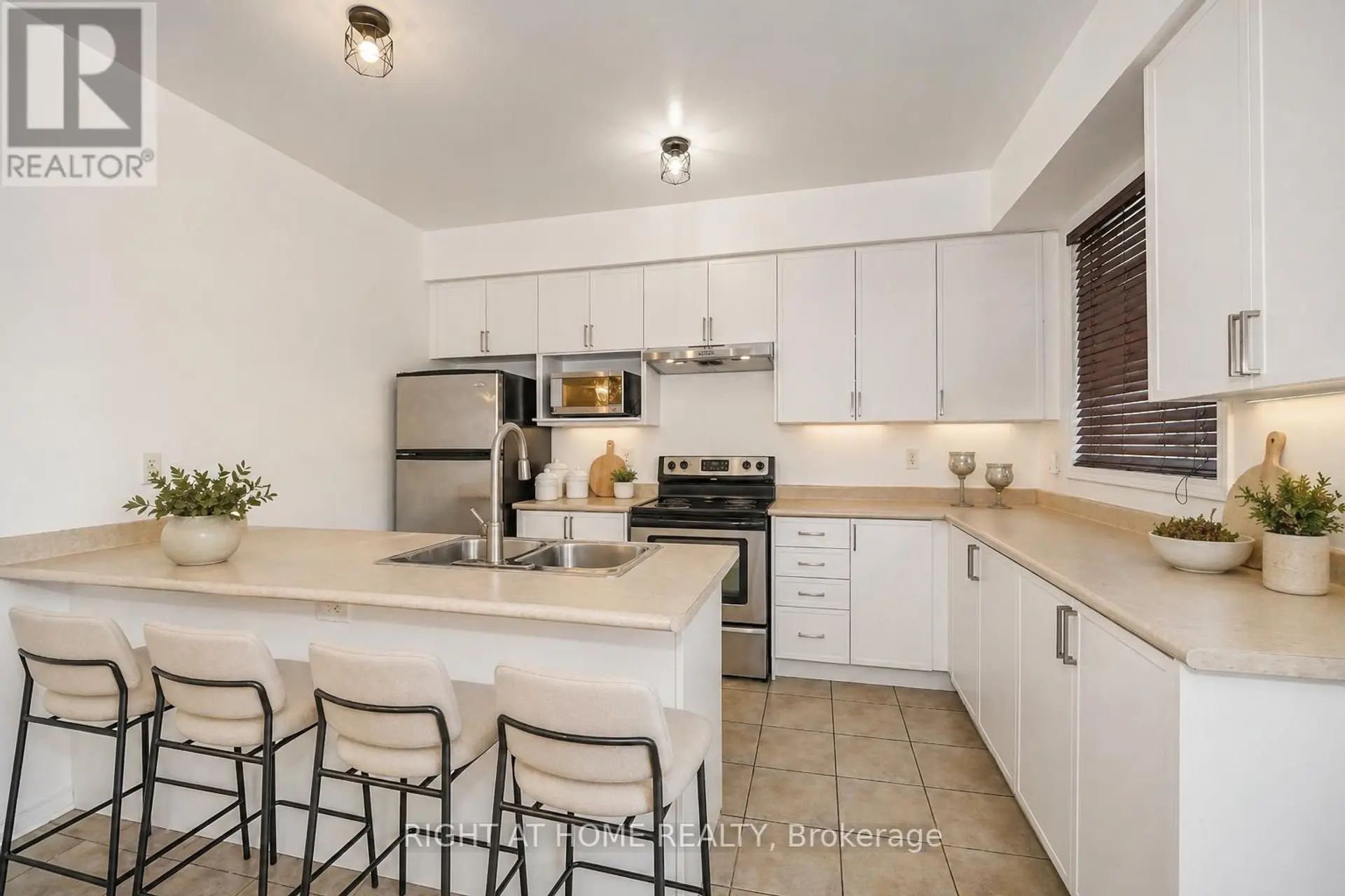 48 CURRAN HALL CRESCENT - Image 5