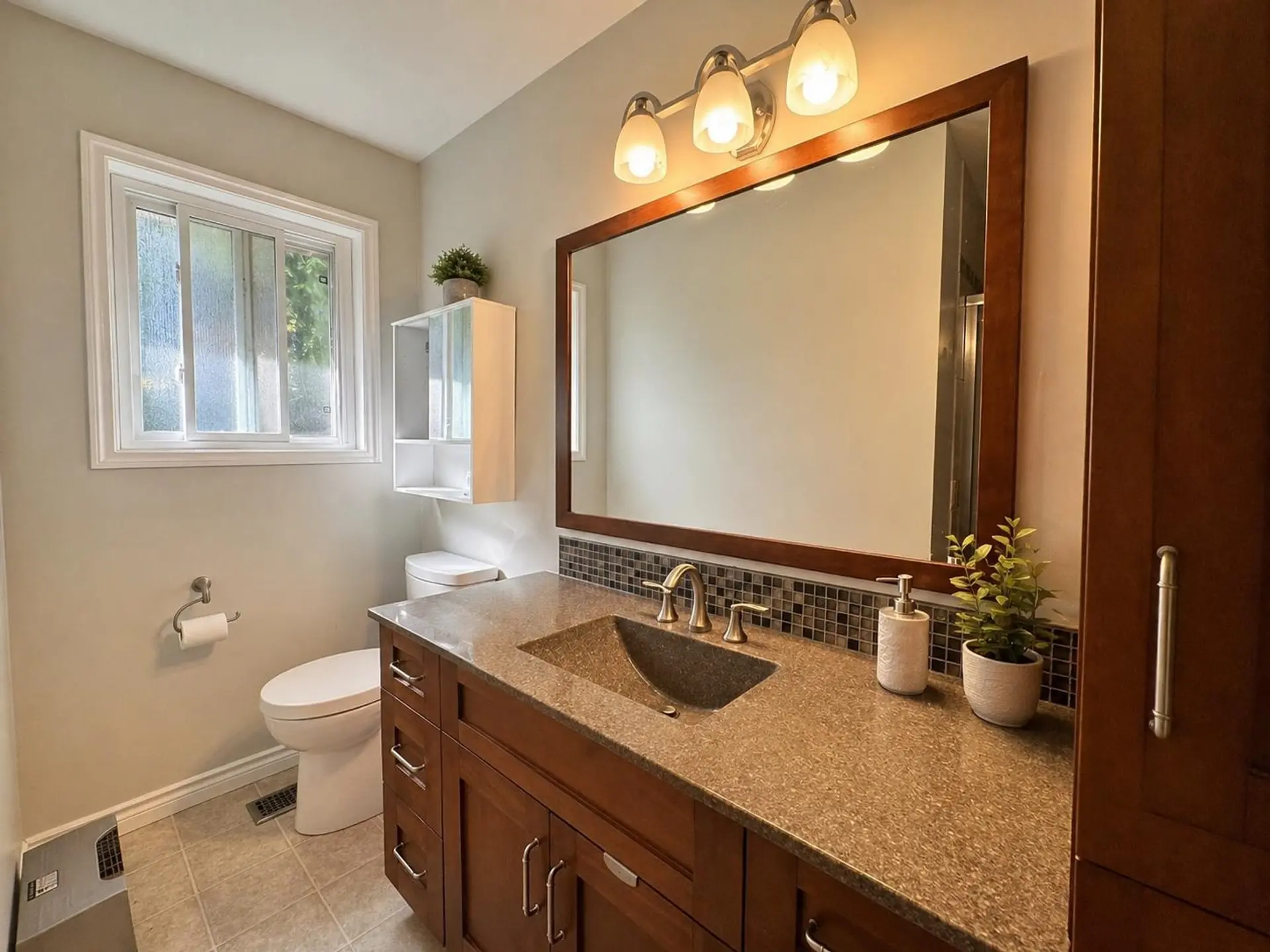 7133 114a Street - Image 5
