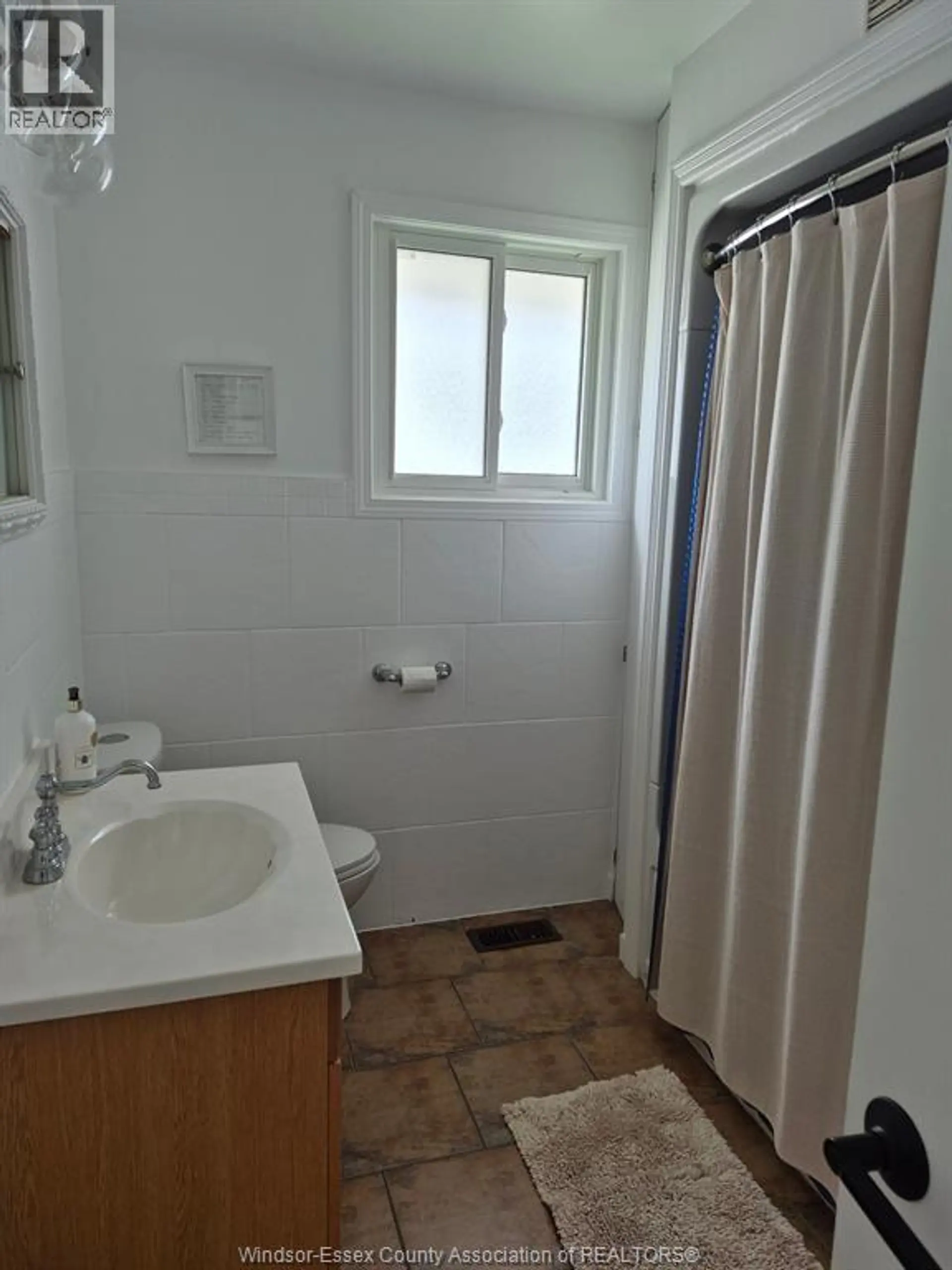 523 LYPPS BEACH - Image 6