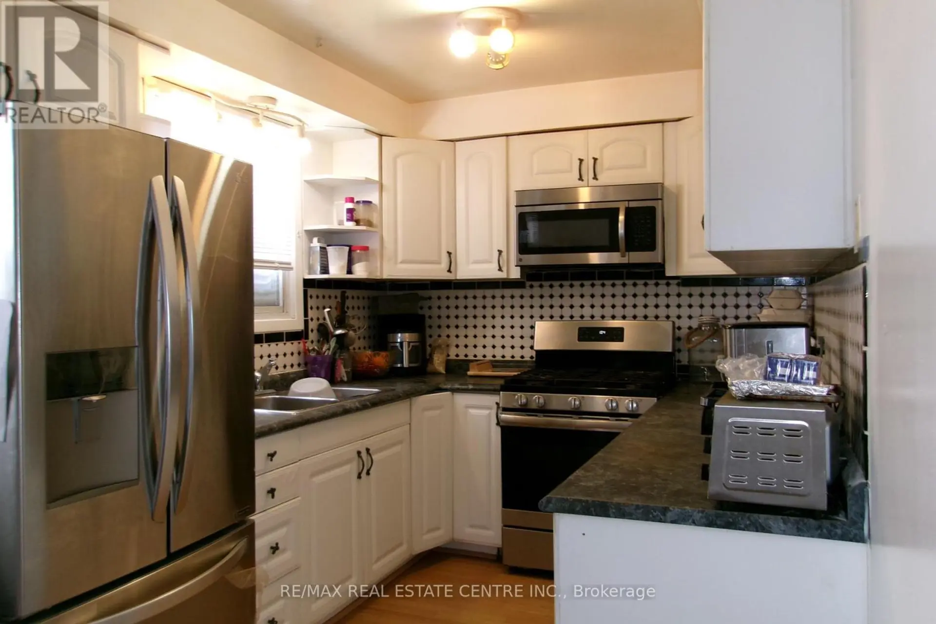 94 DIANE DRIVE - Image 3