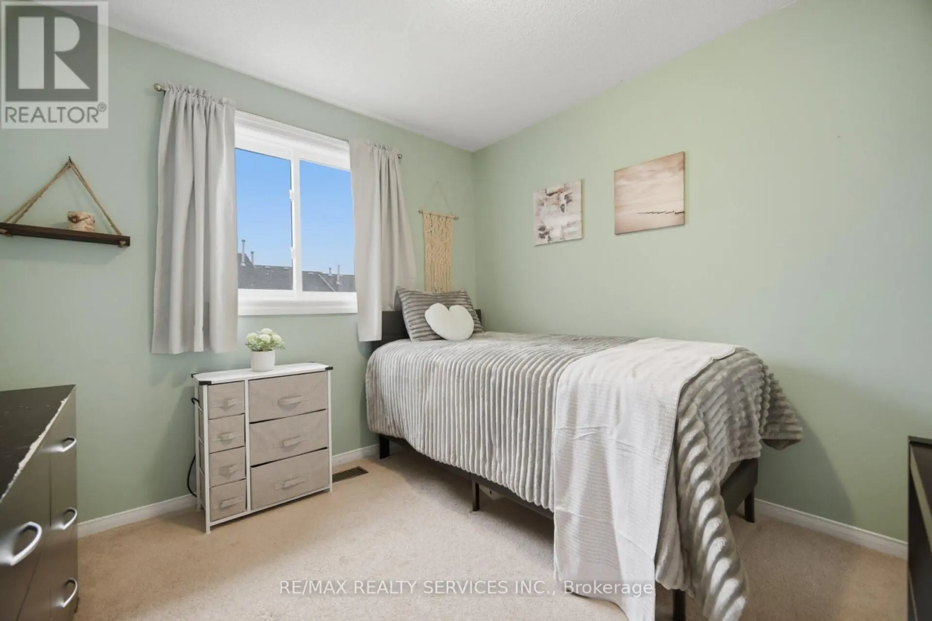 59 FRY CRESCENT - Image 12